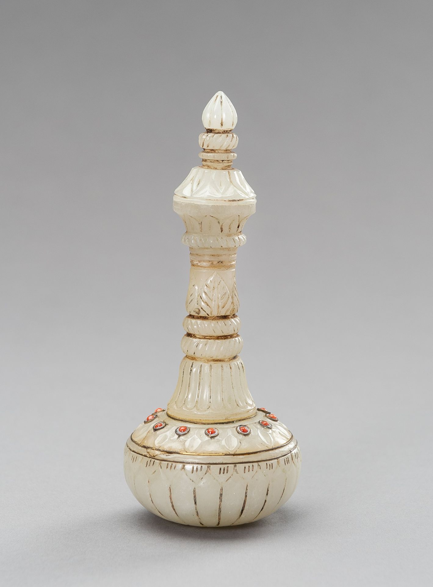 A MUGHAL-STYLE CORAL SET AGATE MINIATURE FLASK