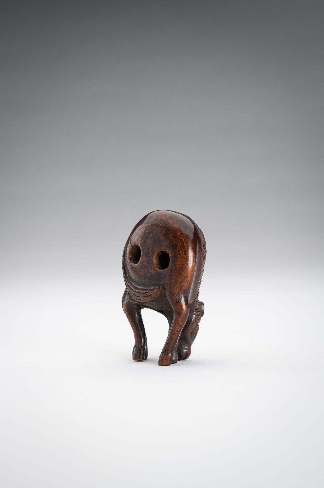 A LARGE WOOD NETSUKE OF A STANDING HORSE - Image 8 of 10