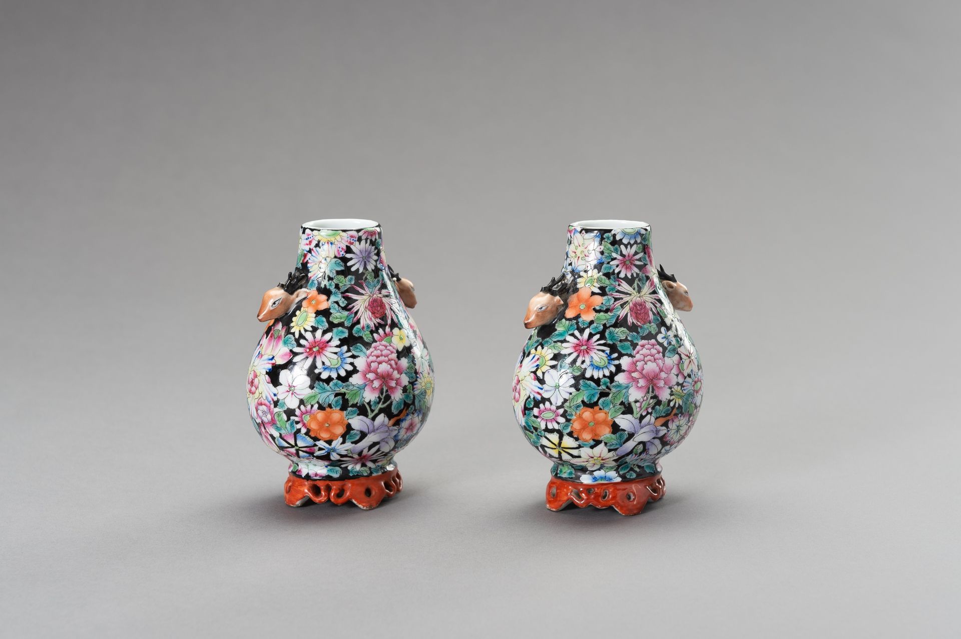 A SMALL PAIR OF 'MILLEFLEUR' PORCELAIN VASES - Image 7 of 14