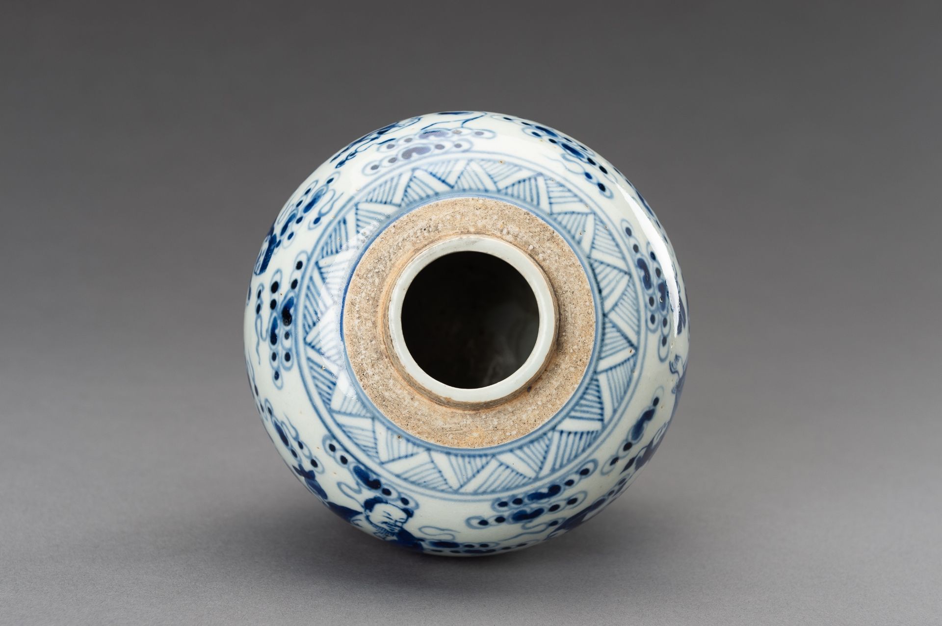 A BLUE AND WHITE 'EIGHT IMMORTALS' PORCELAIN GINGER JAR, 1930s - Image 11 of 13