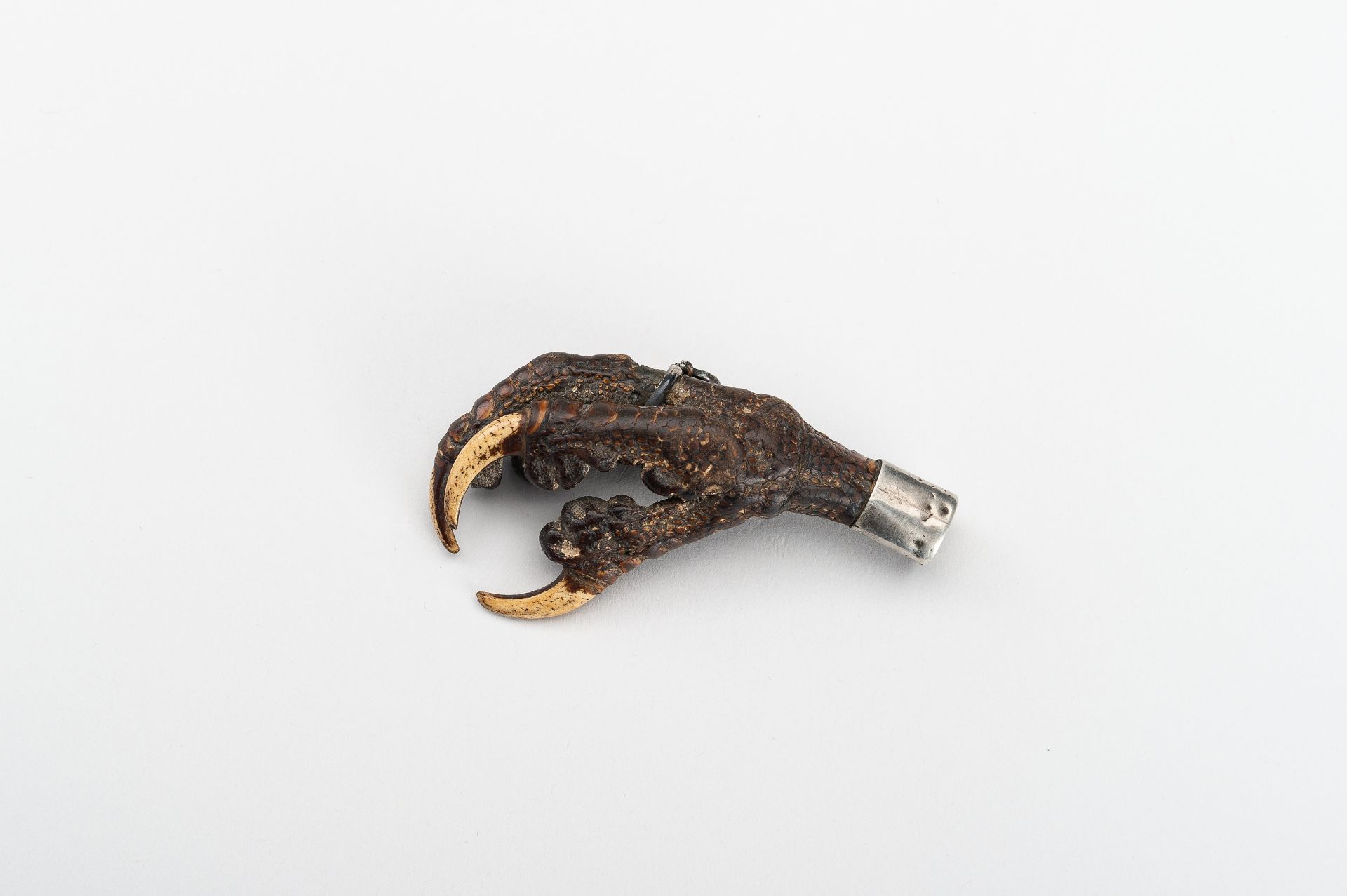 A LARGE NATURAL INU-WASHI EAGLE CLAW NETSUKE - Image 2 of 11