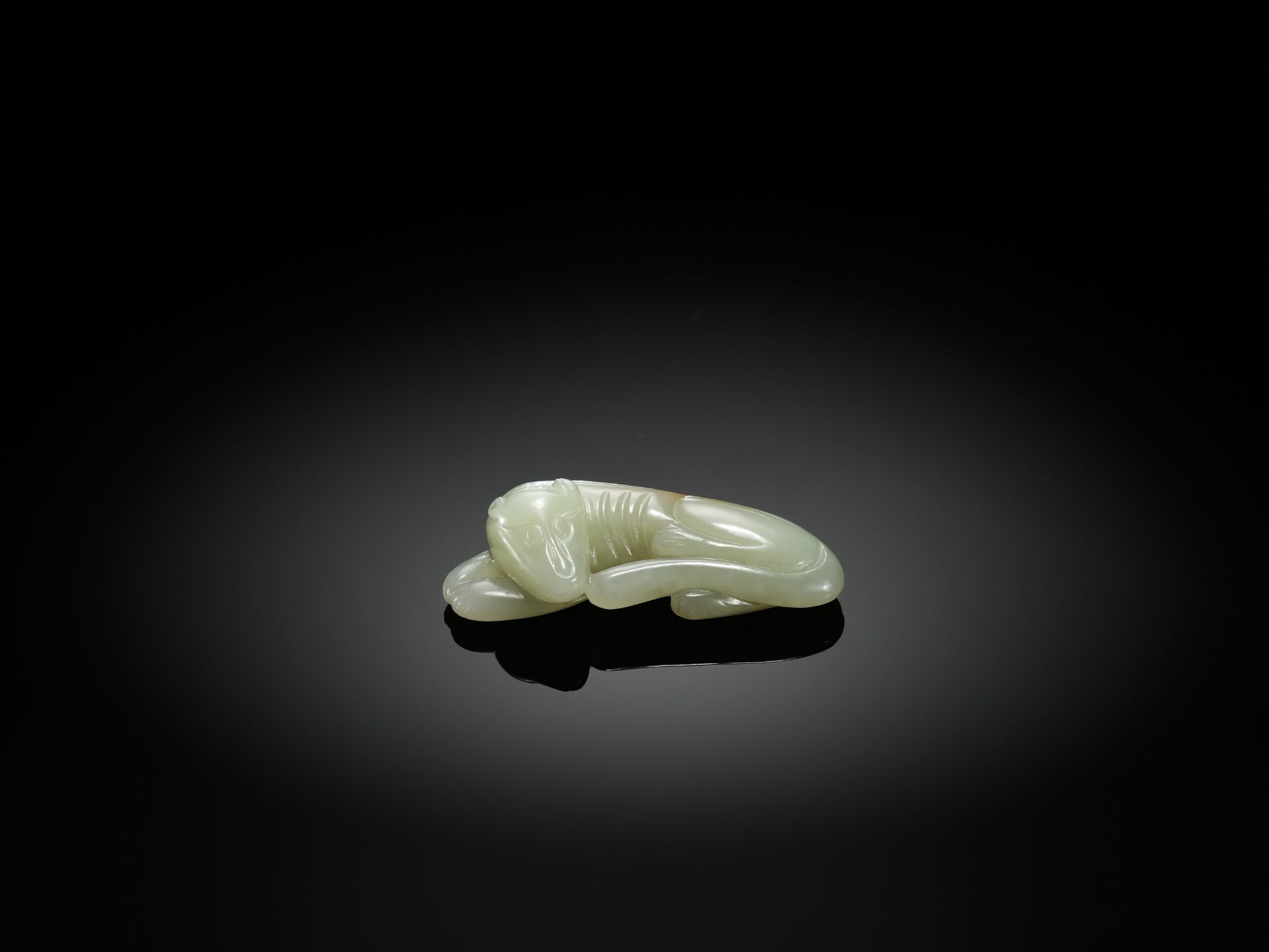 A PALE CELADON JADE CARVING OF A DOG, QING - Image 2 of 7