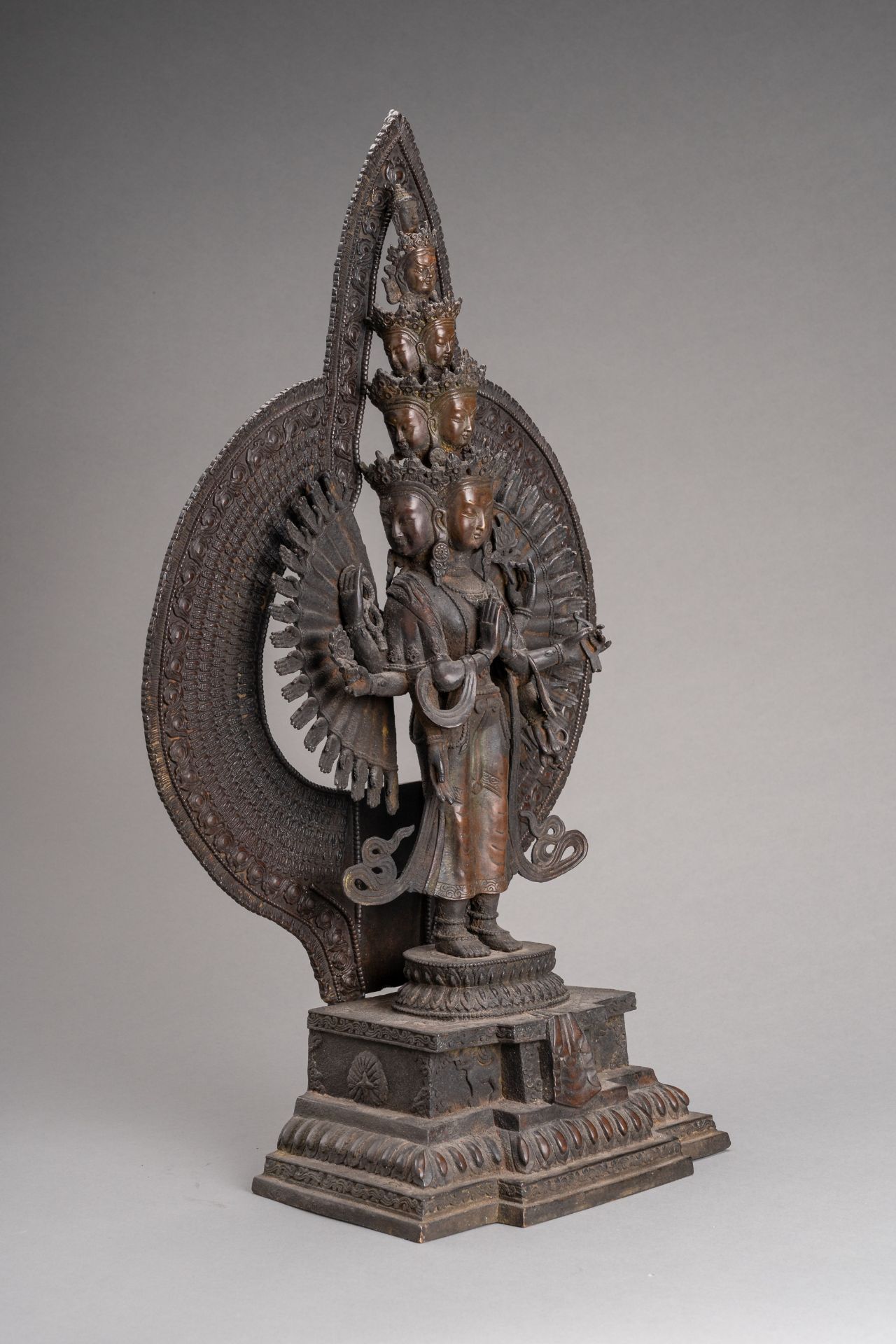 A LARGE BRONZE FIGURE OF AVALOKITESHVARA EKADASA MUKHA, c. 1900s - Bild 2 aus 8