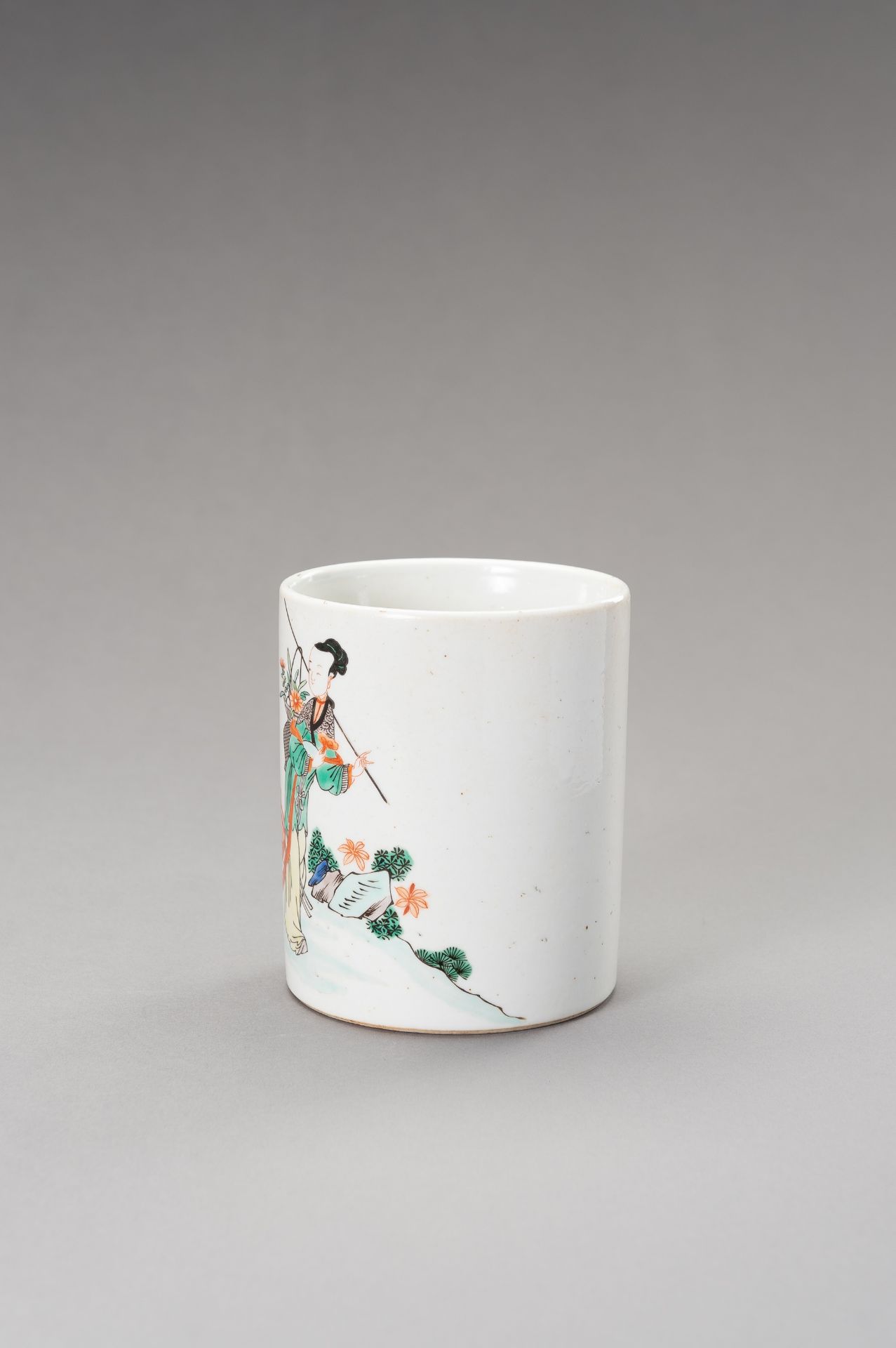 A SMALL FAMILLE VERTE PORCELAIN BRUSHPOT, BITONG, QING DYNASTY - Image 3 of 9