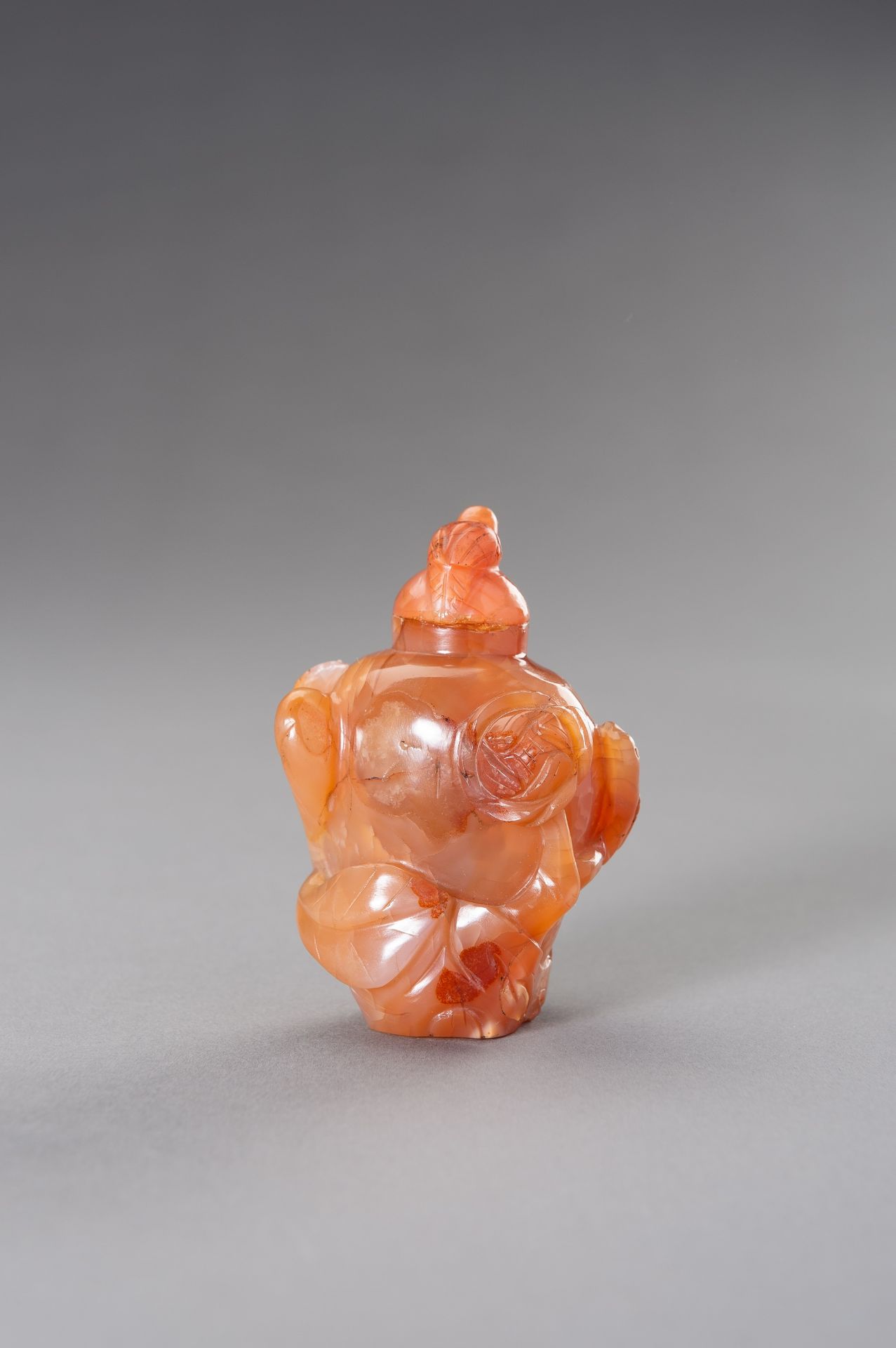 AN AGATE SNUFF BOTTLE, QING DYNASTY - Image 10 of 11