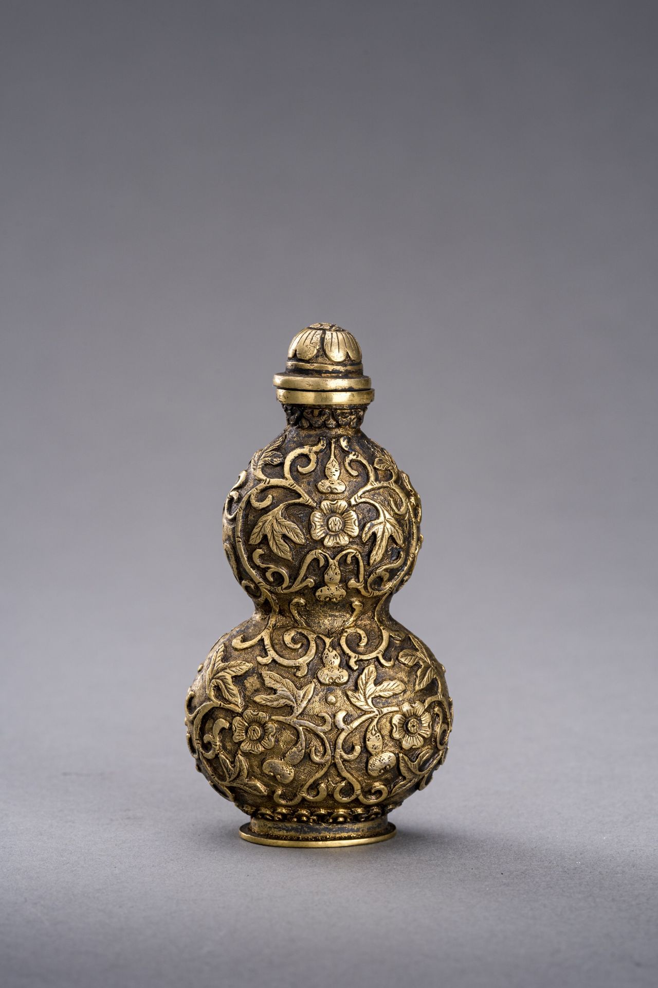 A DOUBLE-GOURD BRONZE SNUFF BOTTLE, REPUBLIC PERIOD - Image 3 of 7