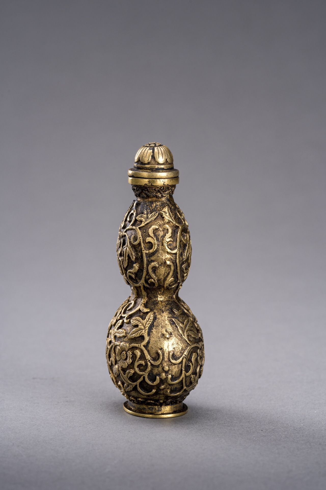 A DOUBLE-GOURD BRONZE SNUFF BOTTLE, REPUBLIC PERIOD - Image 2 of 7