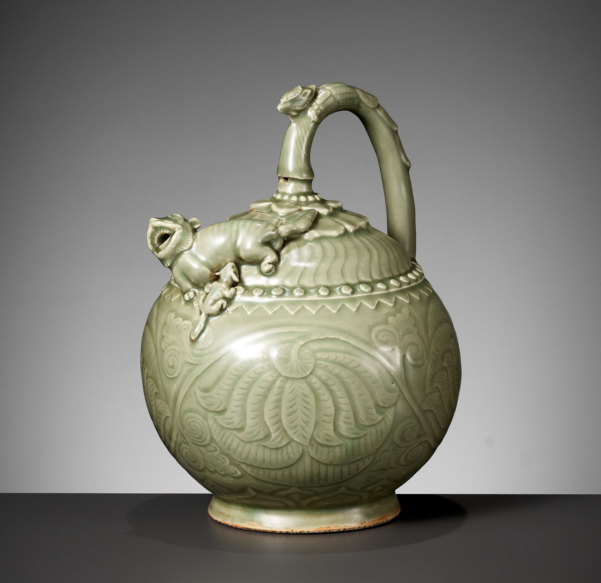 A CELADON GLAZED 'SURPRISE' EWER WITH A 'LION' SPOUT, QING DYNASTY