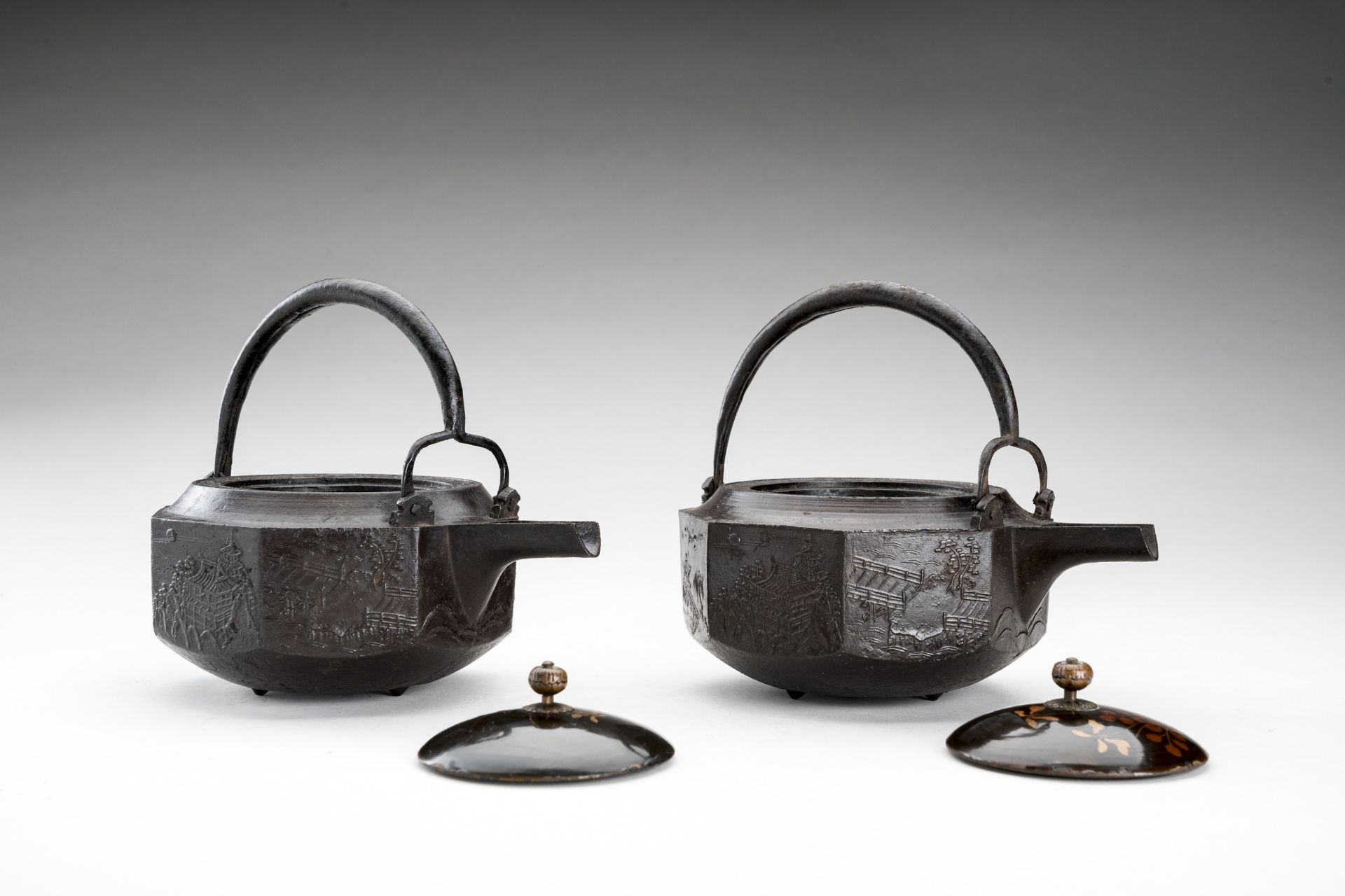 A PAIR OF CAST IRON SAKE EWERS CHOSHI, EDO - Image 11 of 15