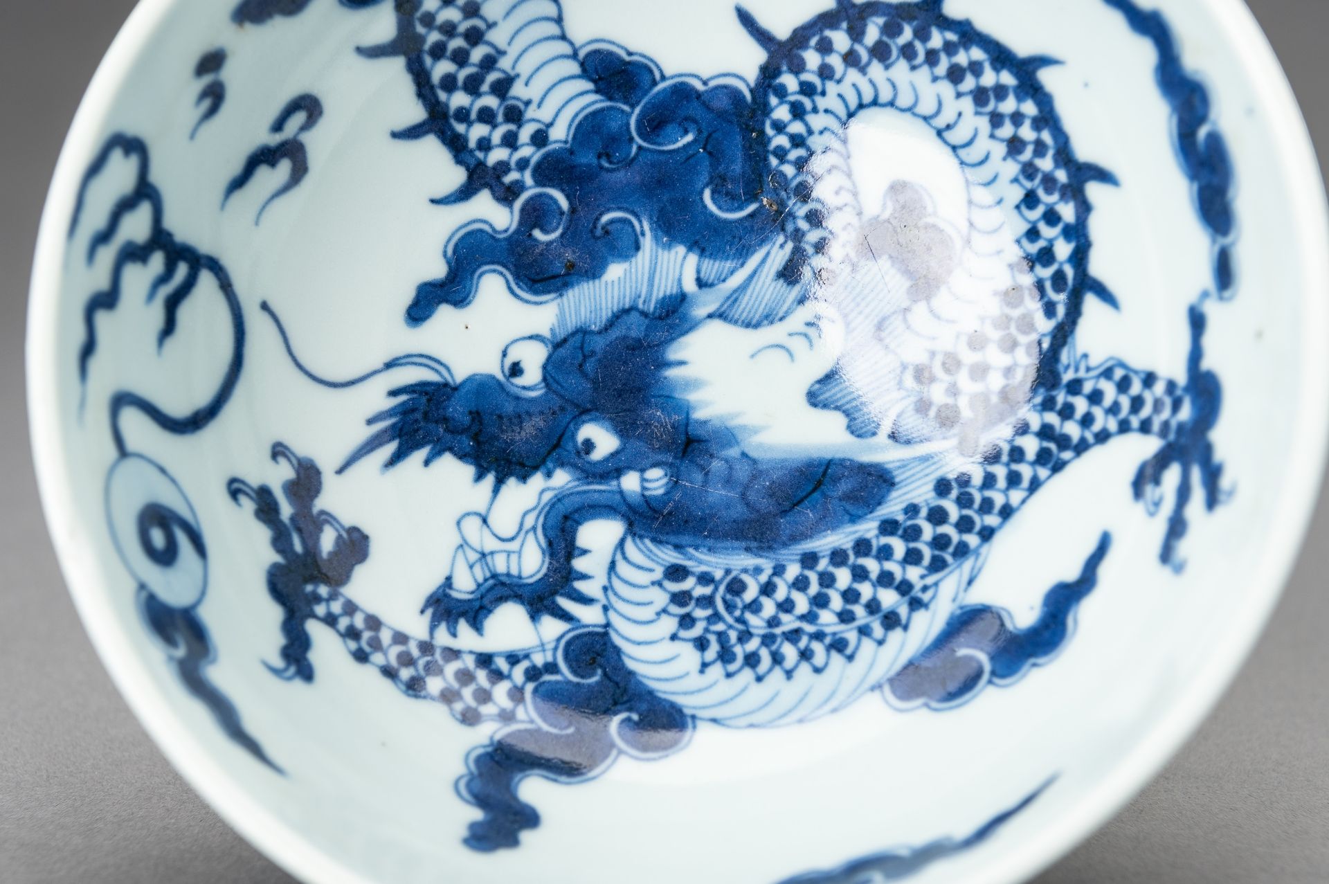 A BLUE AND WHITE 'DRAGON' PORCELAIN BOWL, 1920s - Image 10 of 14