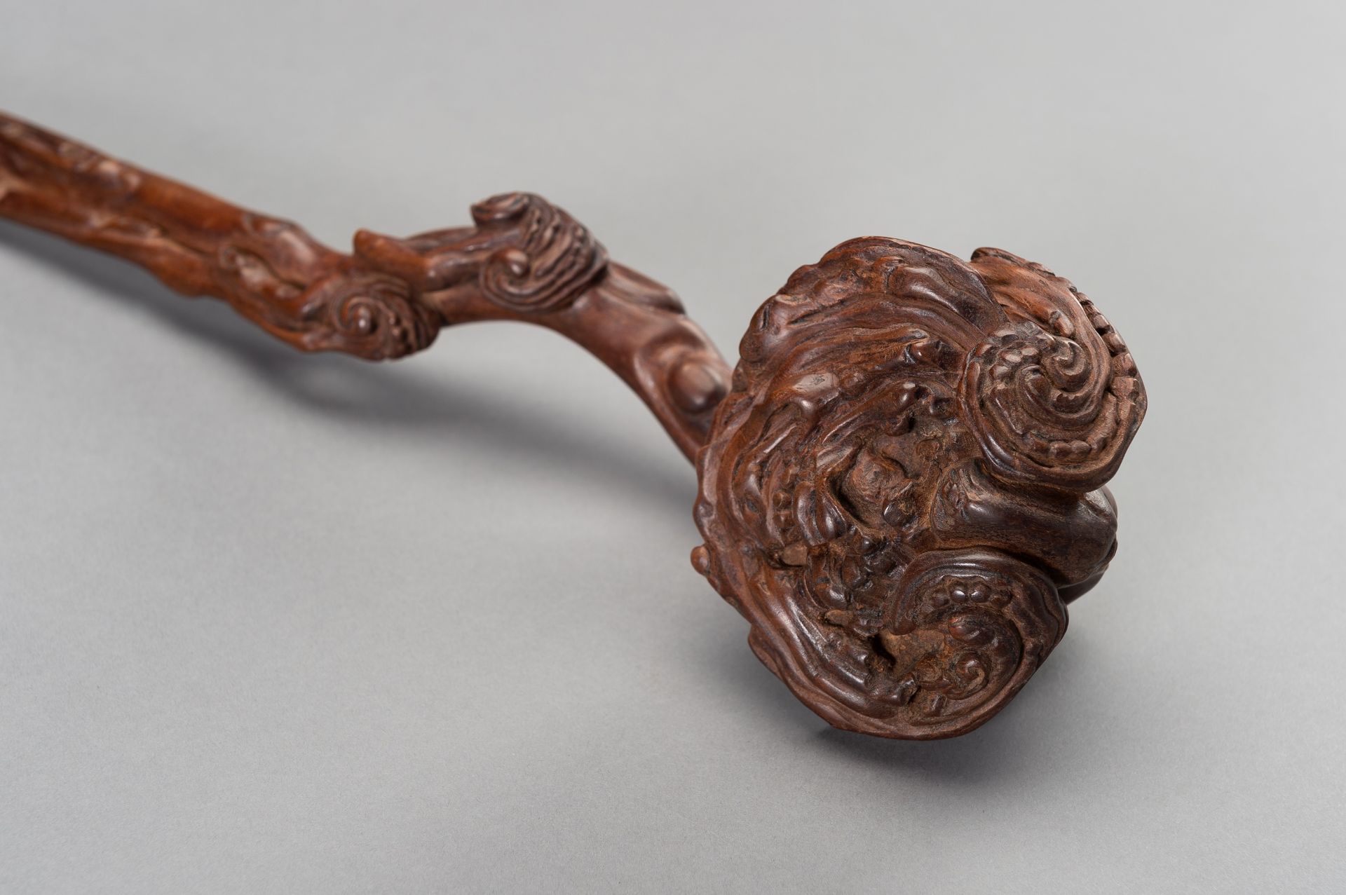 A HARDWOOD RUYI SCEPTER - Image 5 of 11