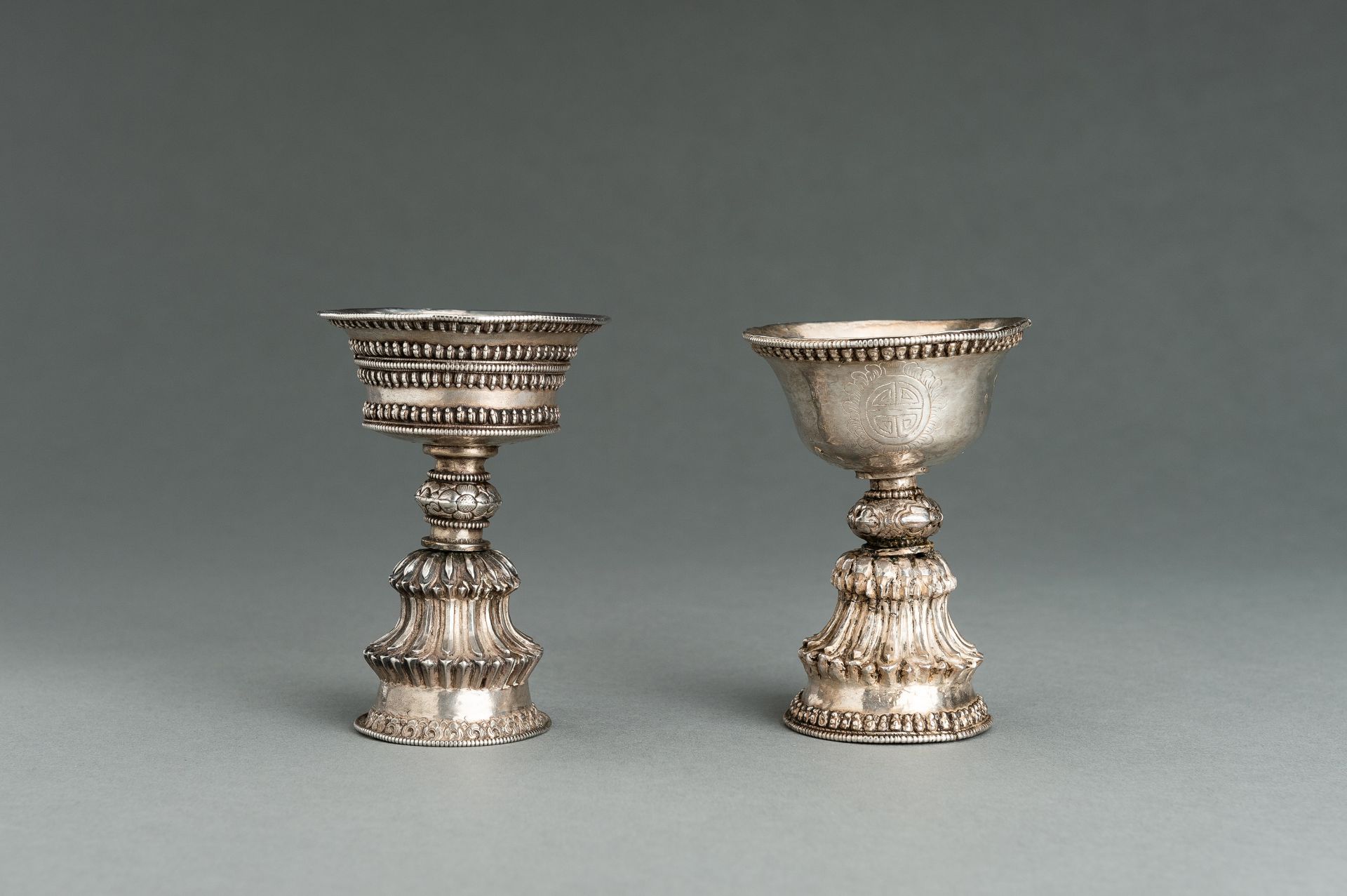 TWO TIBETAN SILVER BUTTER LAMPS, 19th CENTURY - Bild 9 aus 11