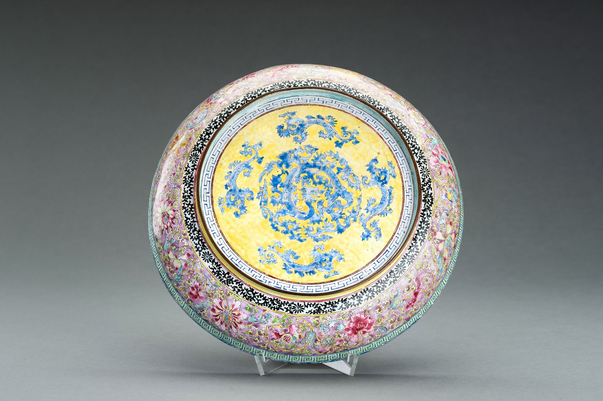 AN FINE YANGCAI ENAMEL 'HORSES' DISH, QING - Image 9 of 13