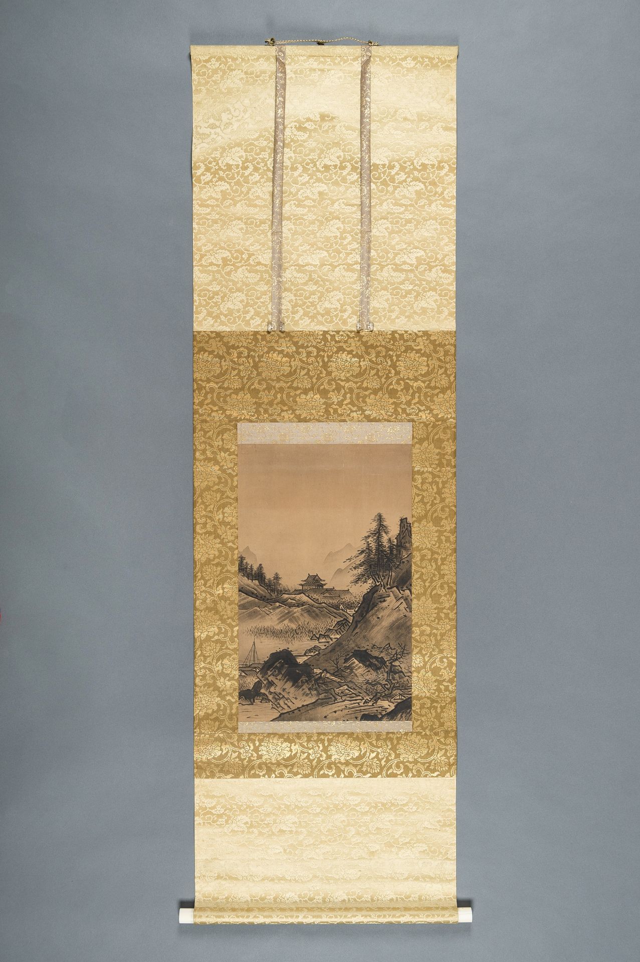 A SCROLL PAINTING OF A MOUNTAINOUS LANDSCAPE - Image 2 of 10