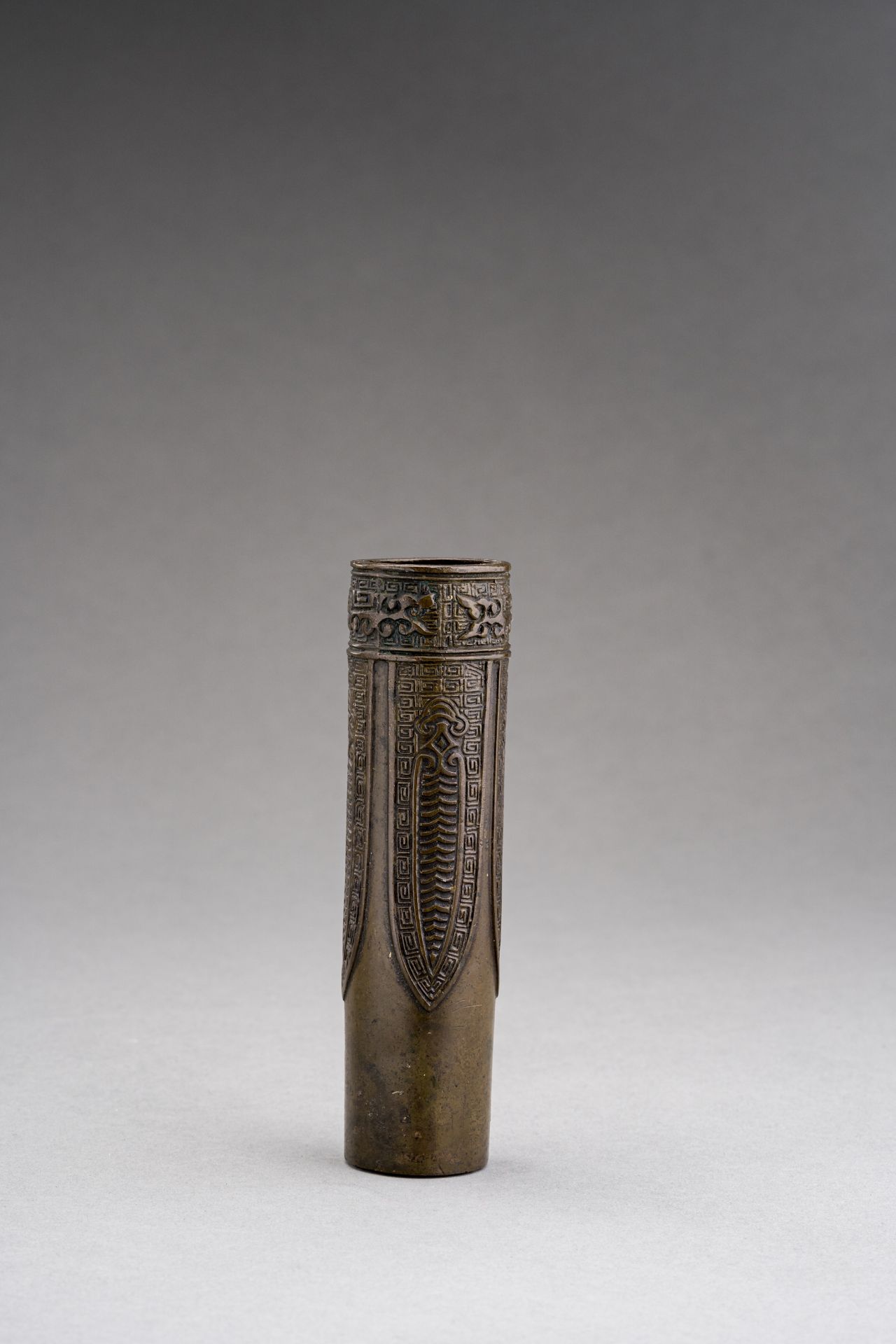 A BRONZE CYLINDRICAL VESSEL WITH CICADAS - Image 10 of 13