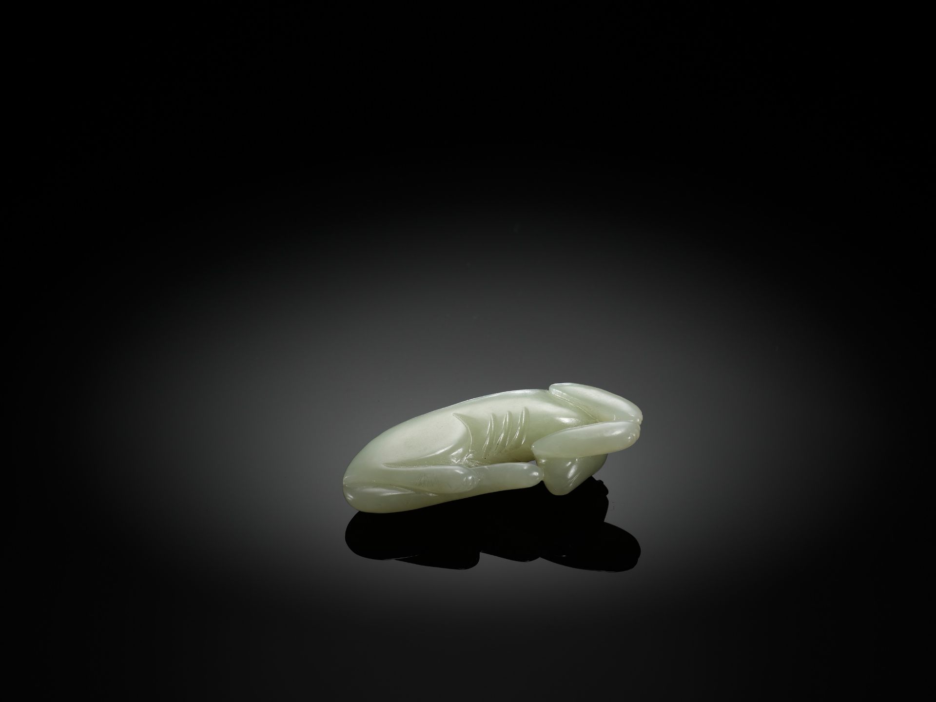 A PALE CELADON JADE CARVING OF A DOG, QING - Bild 7 aus 7