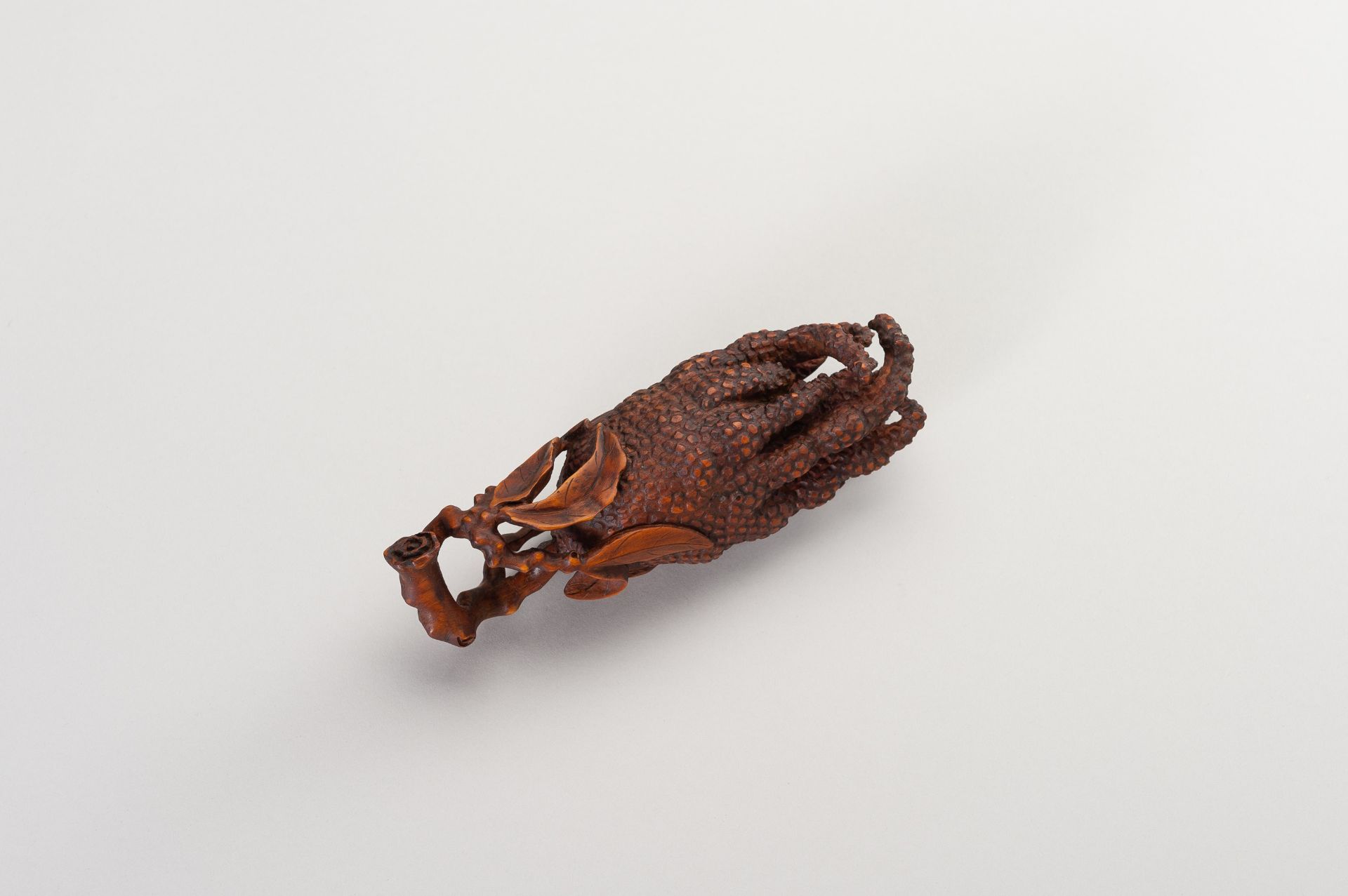 A BOXWOOD CARVING OF 'BUDDHA HAND CITRON' - Image 8 of 11