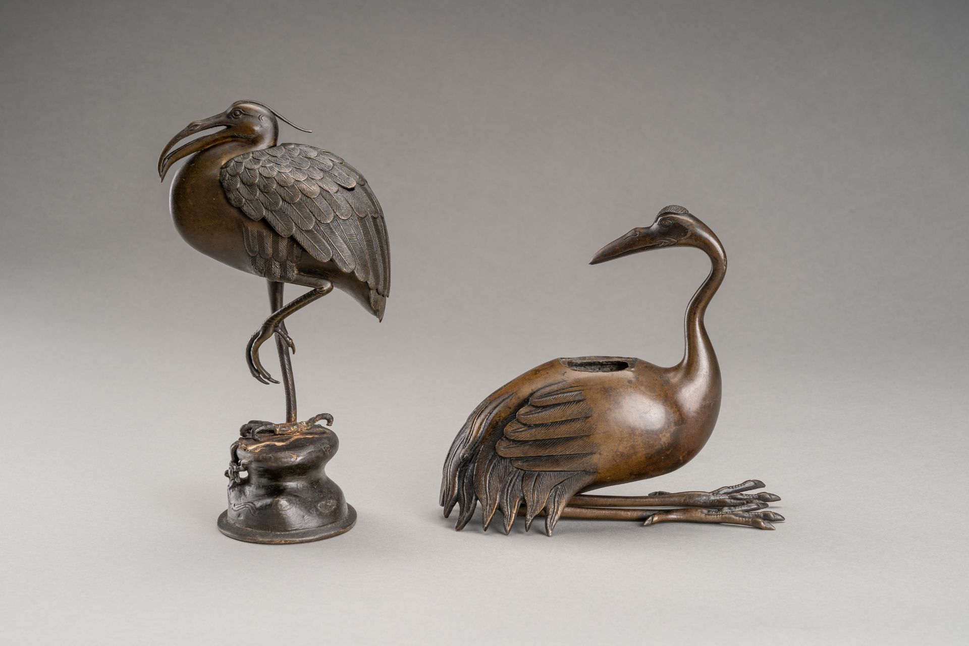 A LOT WITH 'CRANE AND HERON" BRONZE CENSERS, MEIJI - Bild 2 aus 8