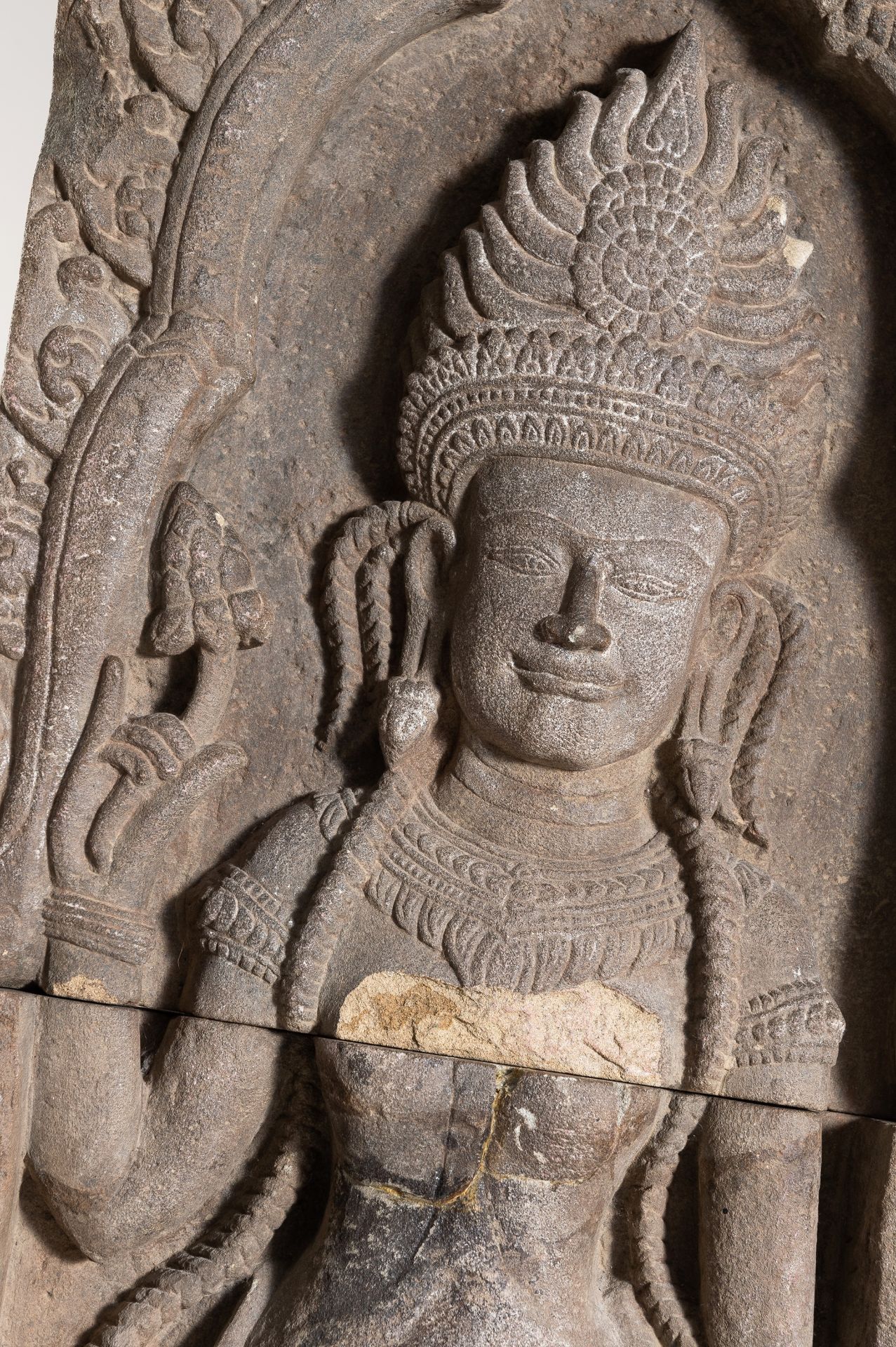 A VERY LARGE KHMER-STYLE SANDSTONE FIGURE OF AN APSARA, c. 1920s - Image 6 of 15