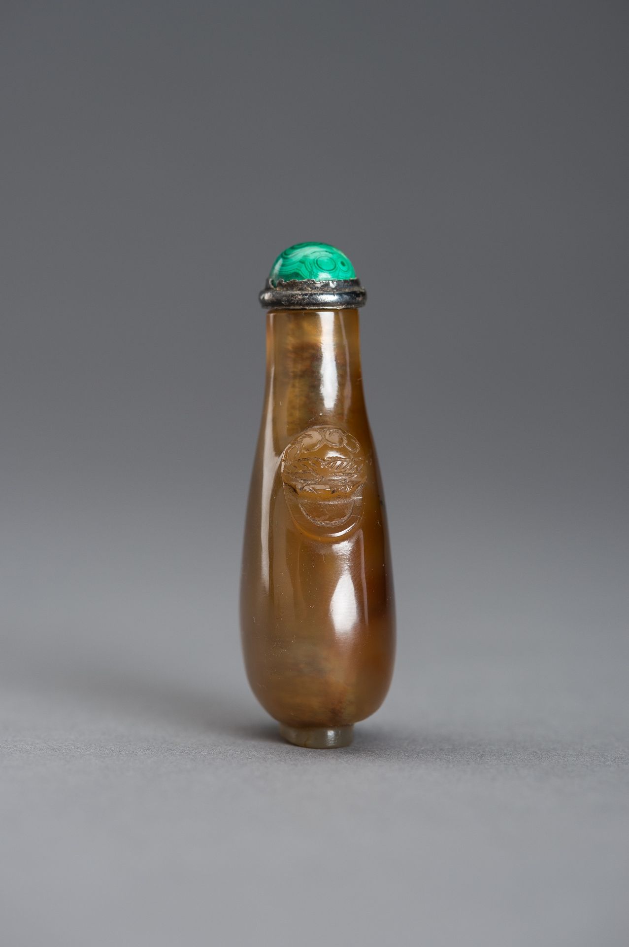 AN AGATE SNUFF BOTTLE - Image 7 of 12