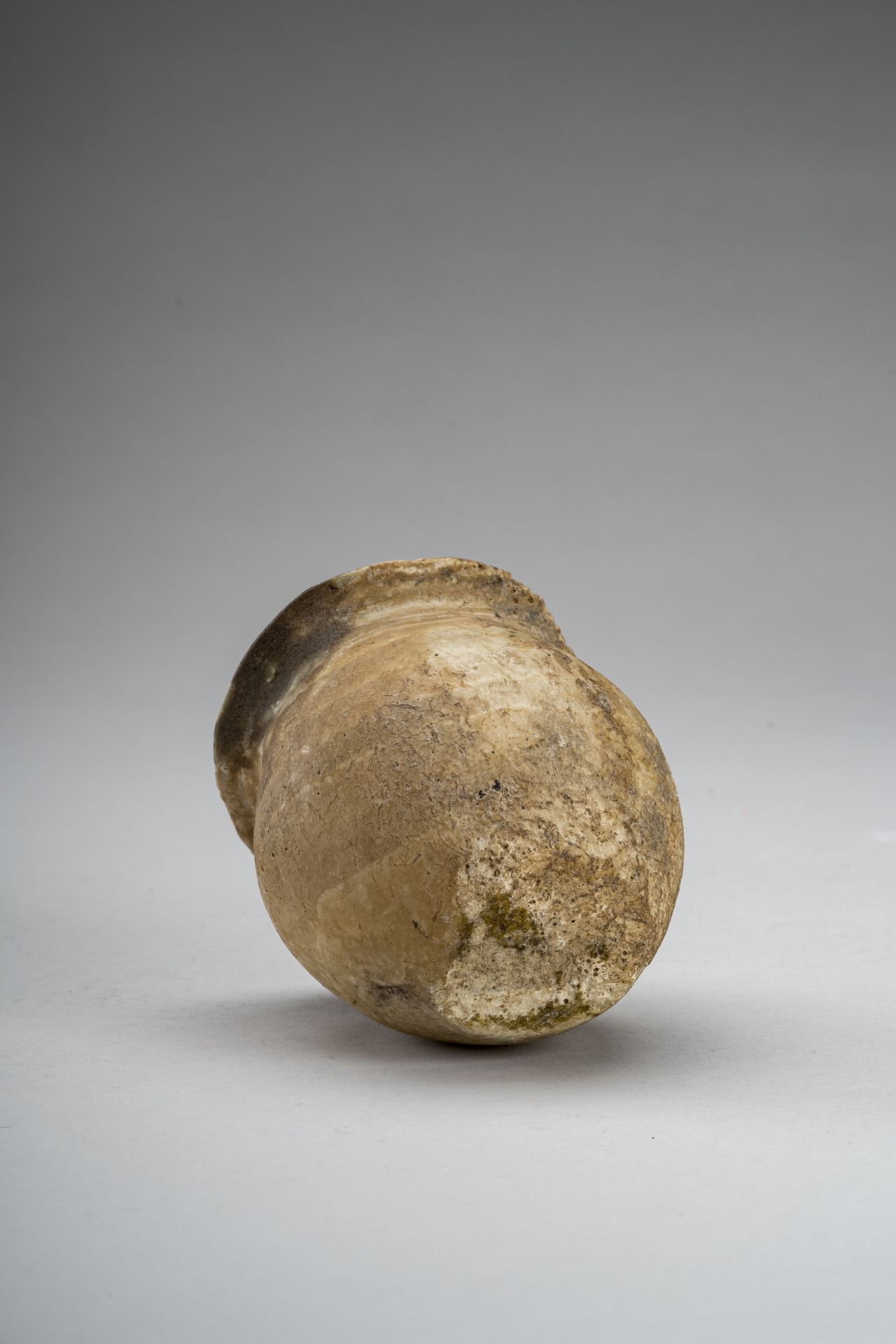 A BACTRIAN CALCITE OVIDAL POT - Image 8 of 8