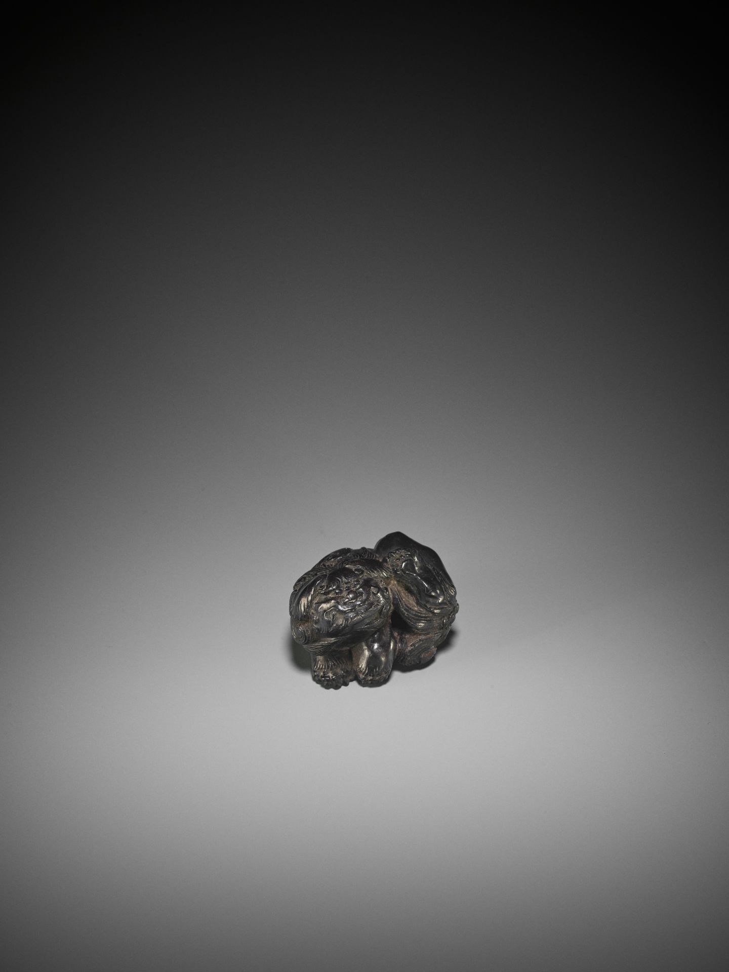 KOKEI: A RARE EBONY WOOD NETSUKE OF A SHISHI SCRATCHING HIS EAR - Image 3 of 10