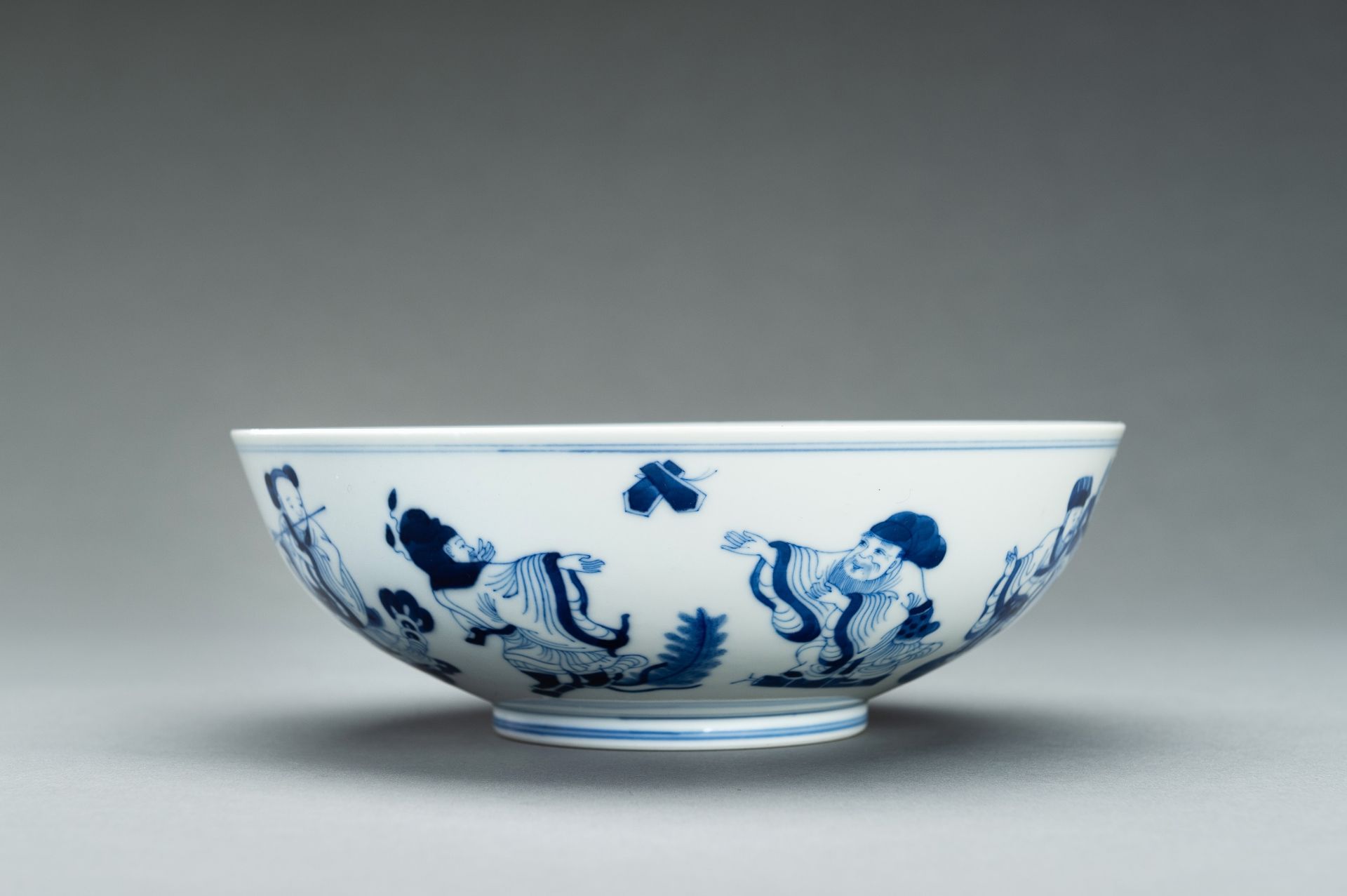 A BLUE AND WHITE PORCELAIN 'EIGHT IMMORTALS' BOWL, GUANGXU MARK AND PERIOD - Image 7 of 14