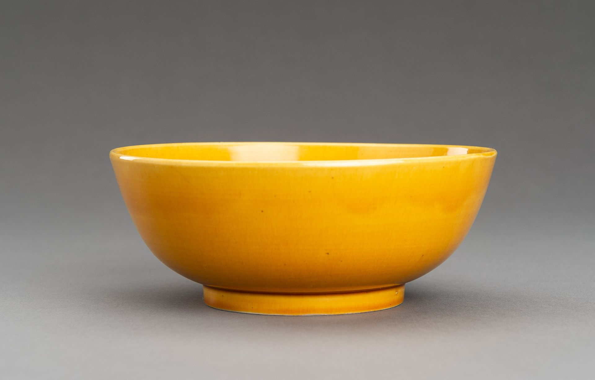 A FINE YELLOW-GLAZED PORCELAIN BOWL