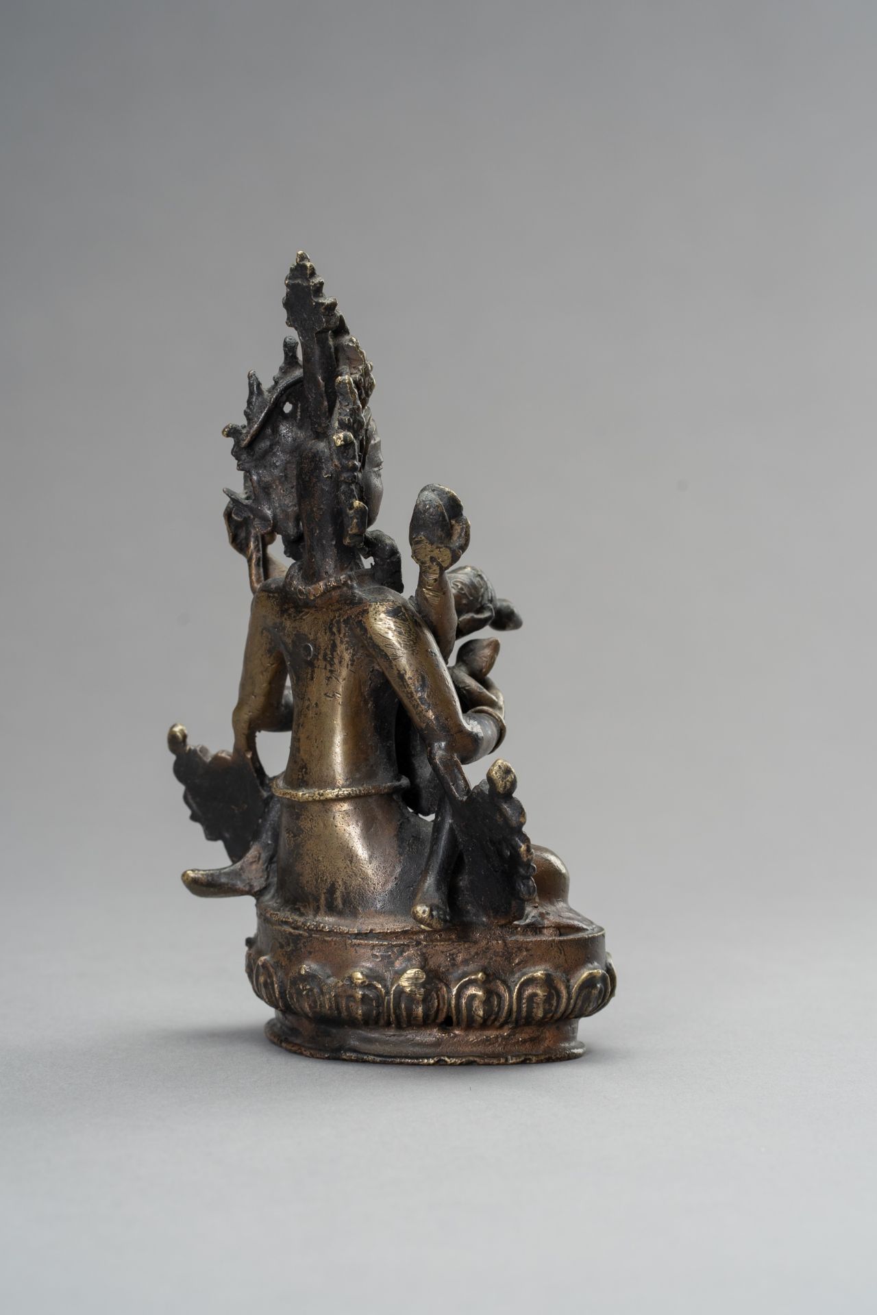 A BRONZE GROUP OF VAJRASATTVA IN UNION WITH VAJRAMAMANI, 1900s - Image 4 of 10