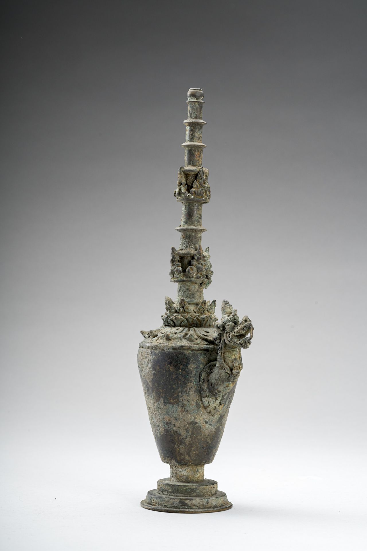 A RARE JAVANESE BRONZE OIL LAMP - Image 2 of 8