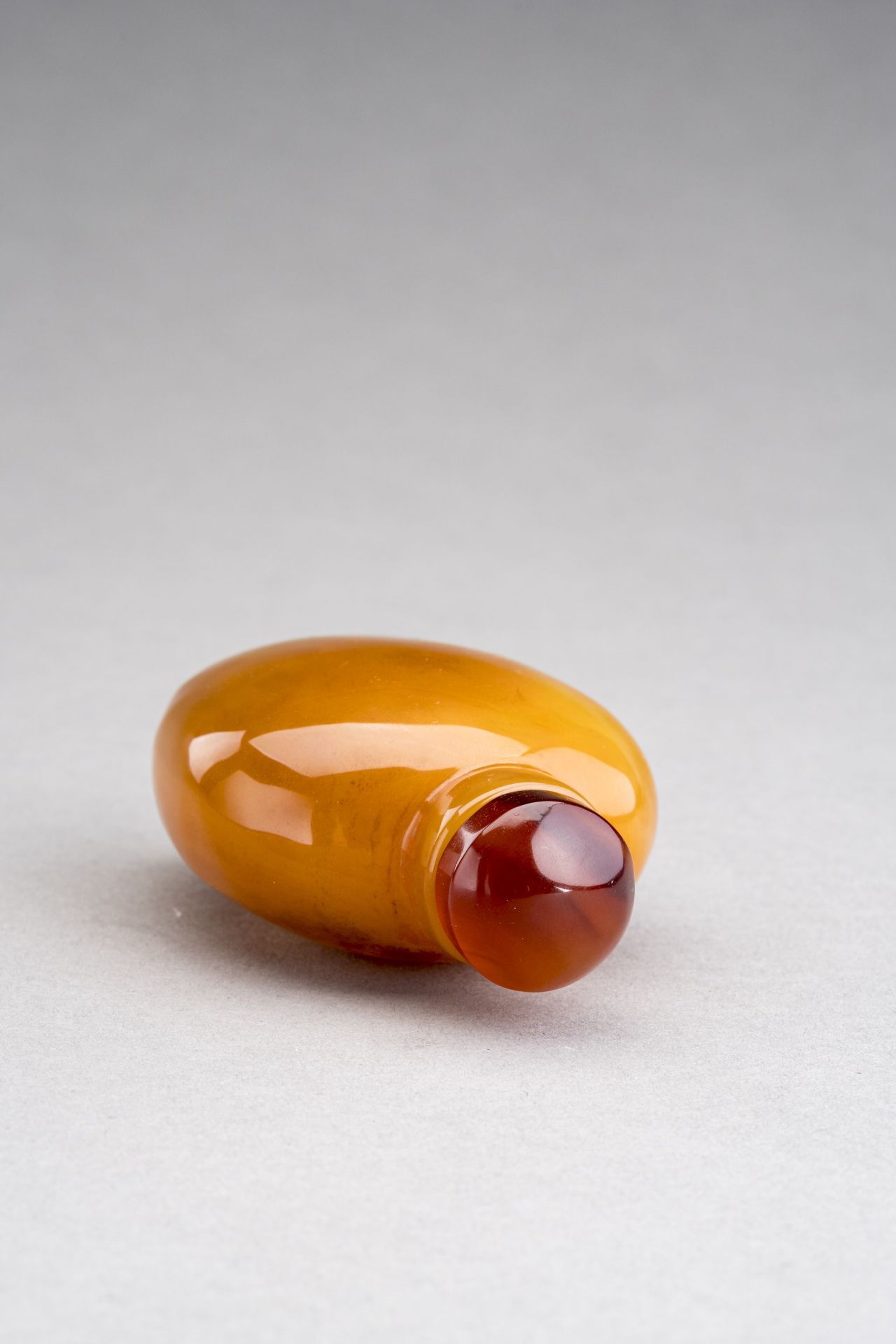 AN AGATE SNUFF BOTTLE, QING DYNASTY - Image 5 of 6