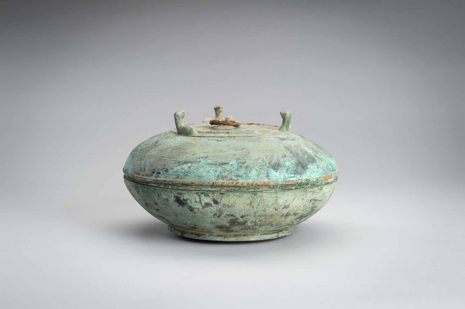 A HAN STYLE BRONZE VESSEL AND COVER - Image 12 of 19