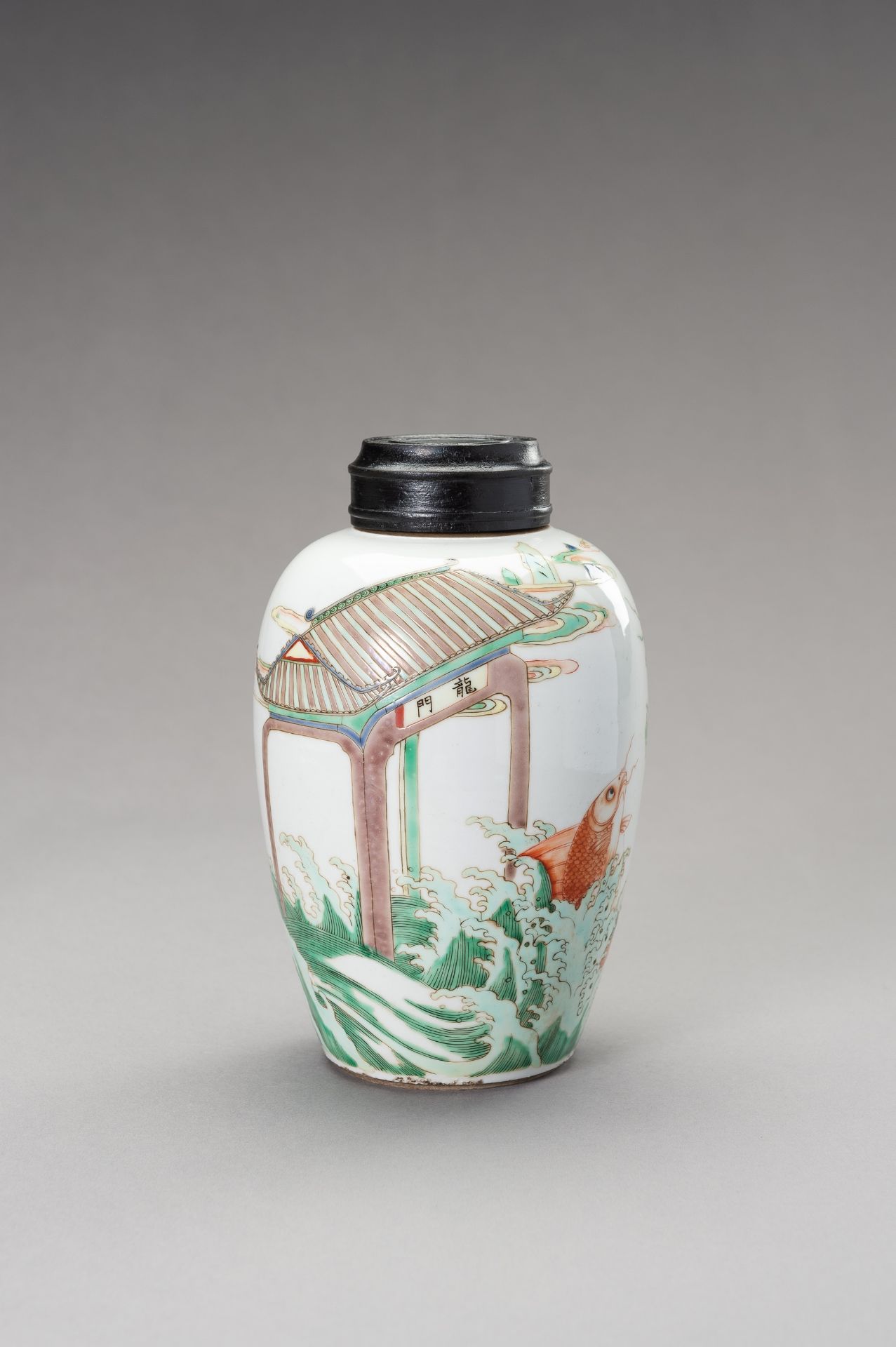 A FAMILLE VERTE 'DRAGON AND CARP' JAR, LATE QING DYNASTY - Image 7 of 12