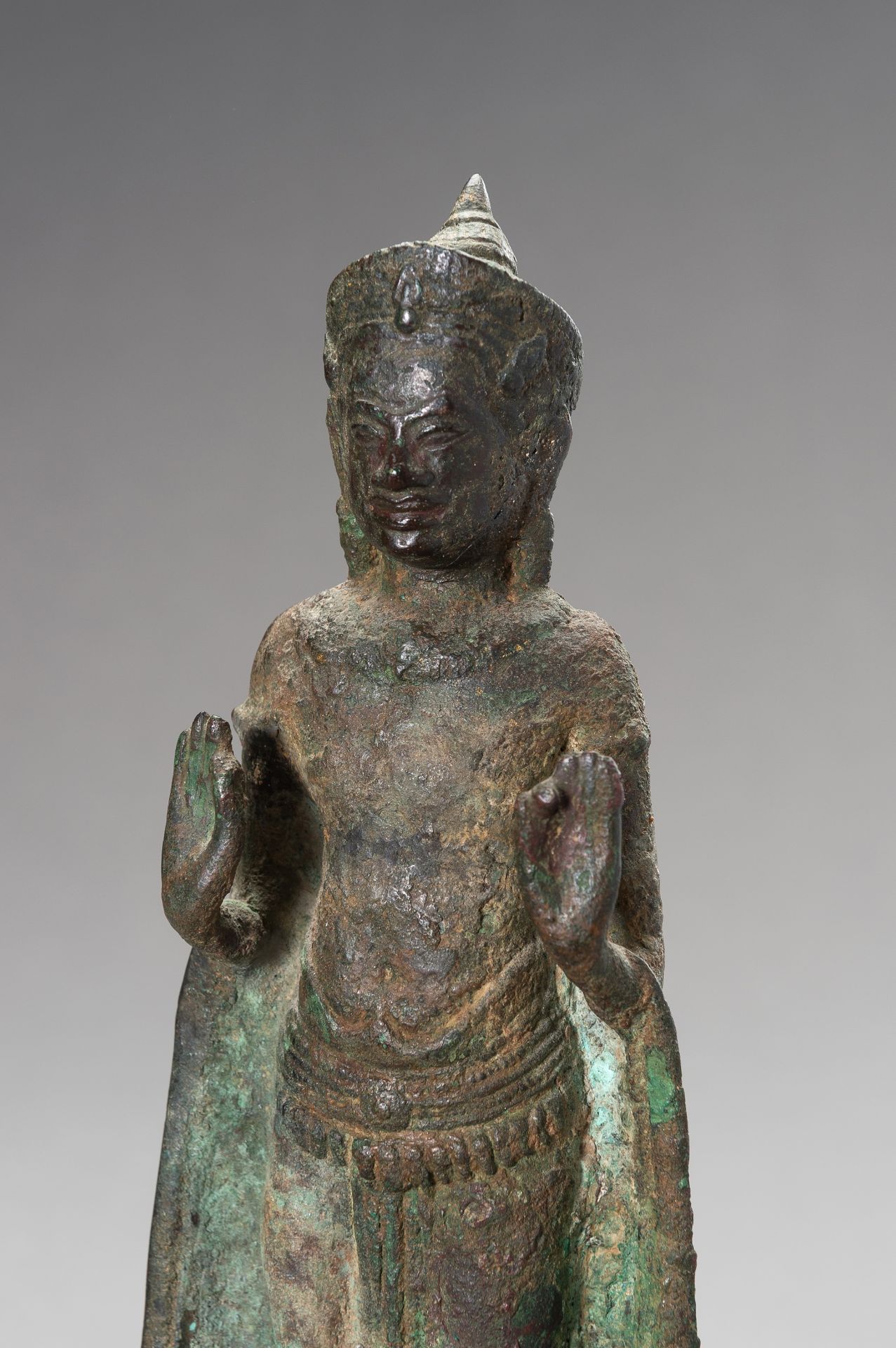 A KHMER BRONZE FIGURE OF A CROWNED BUDDHA, 13TH CENTURY - Image 4 of 12