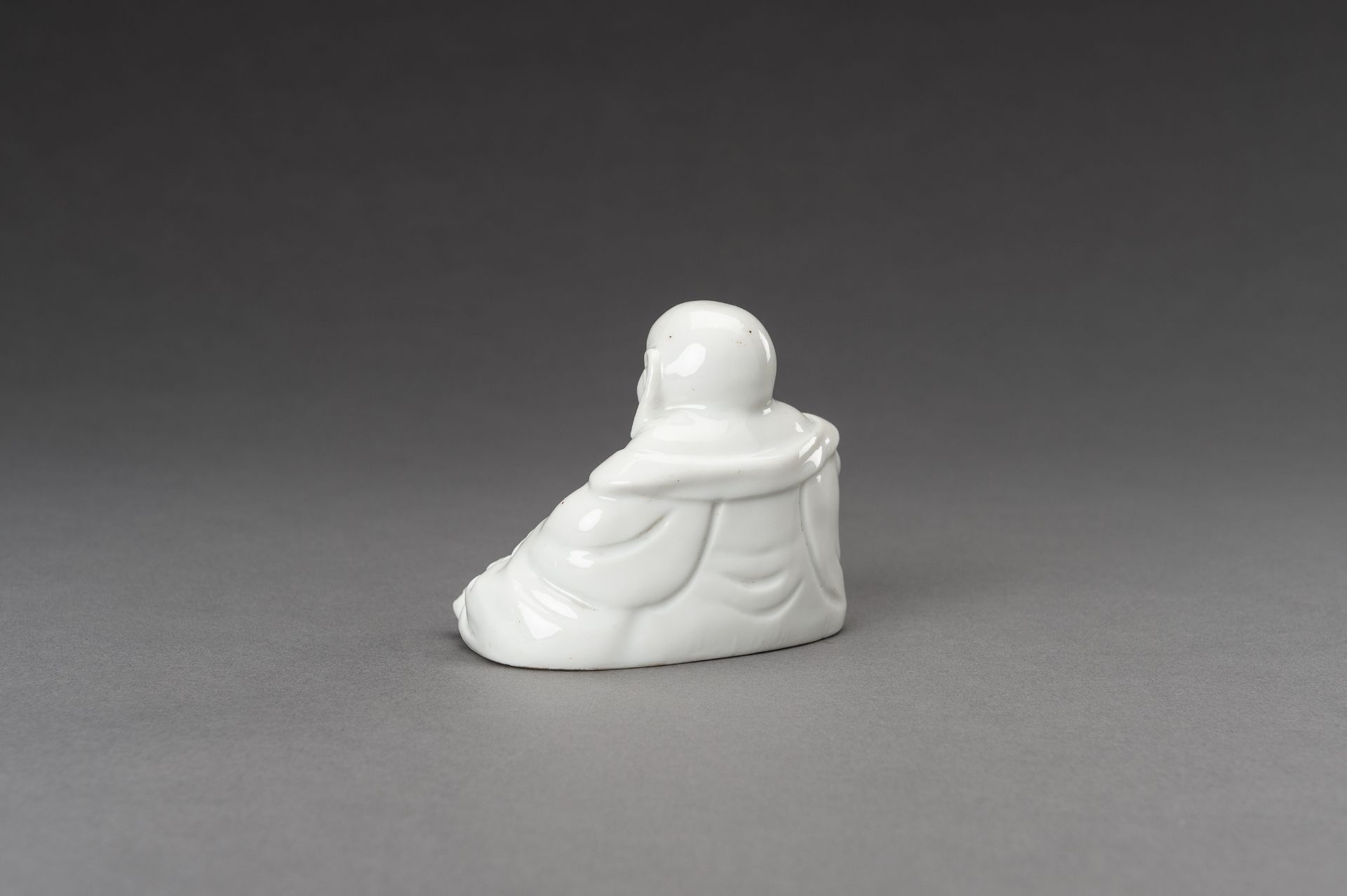 A BLANC DE CHINE PORCELAIN FIGURE OF BUDAI, c. 1920s - Image 6 of 11