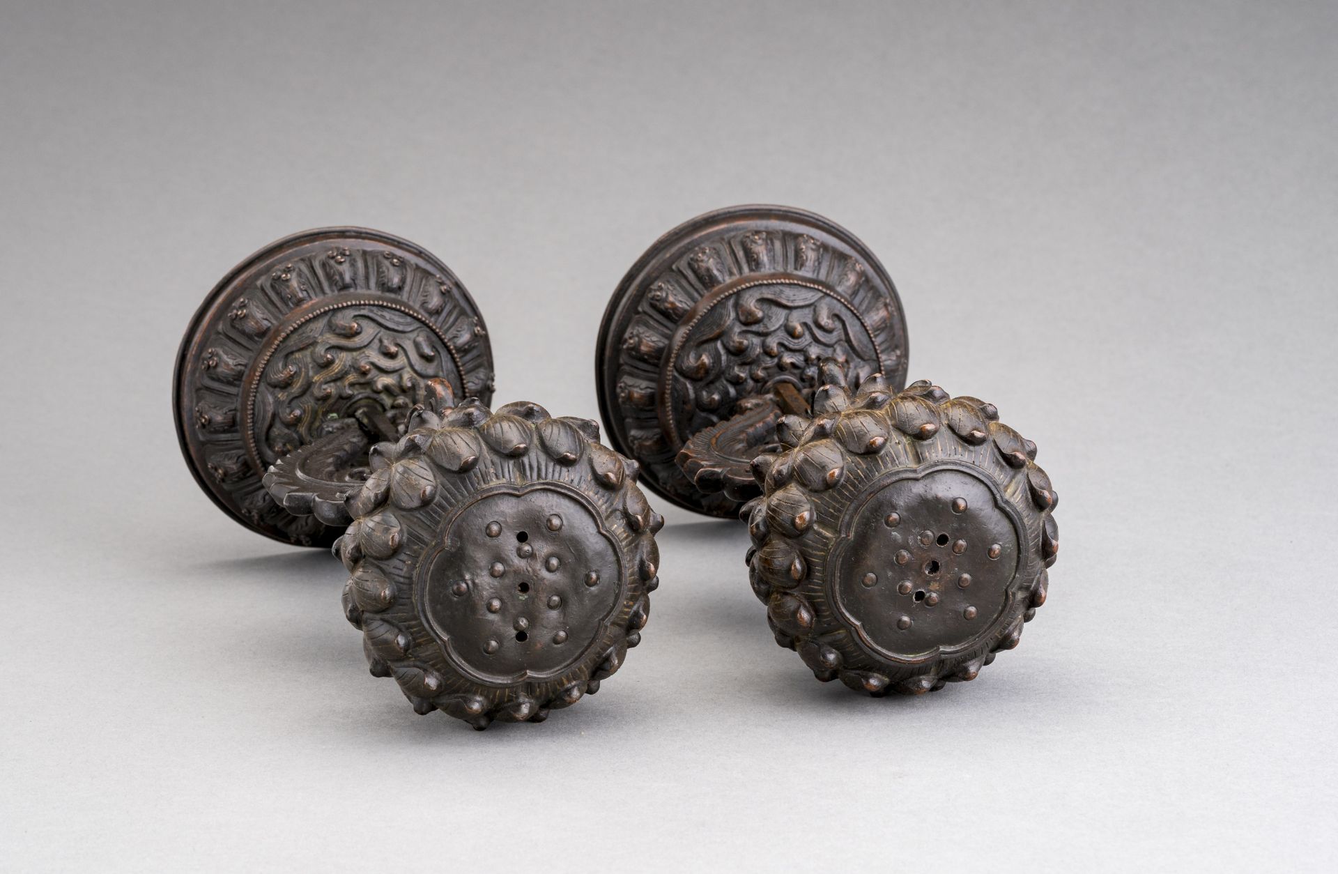 A FINE PAIR OF COPPER-BRONZE 'BUDDHIST EMBLEM' STANDS, QIANLONG - Image 6 of 7