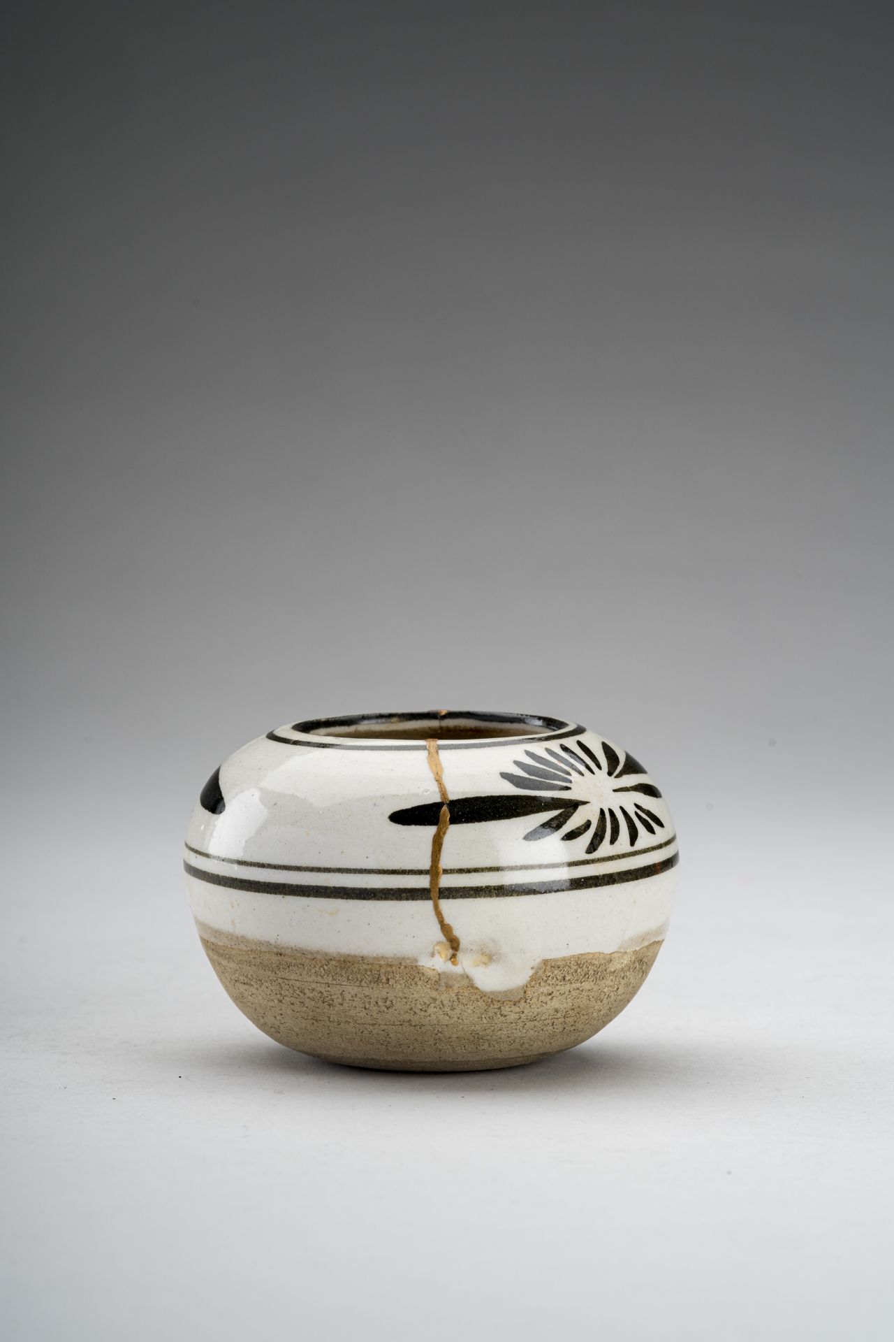 A SONG DYNASTY CIZHOU WATERPOT - Image 5 of 7