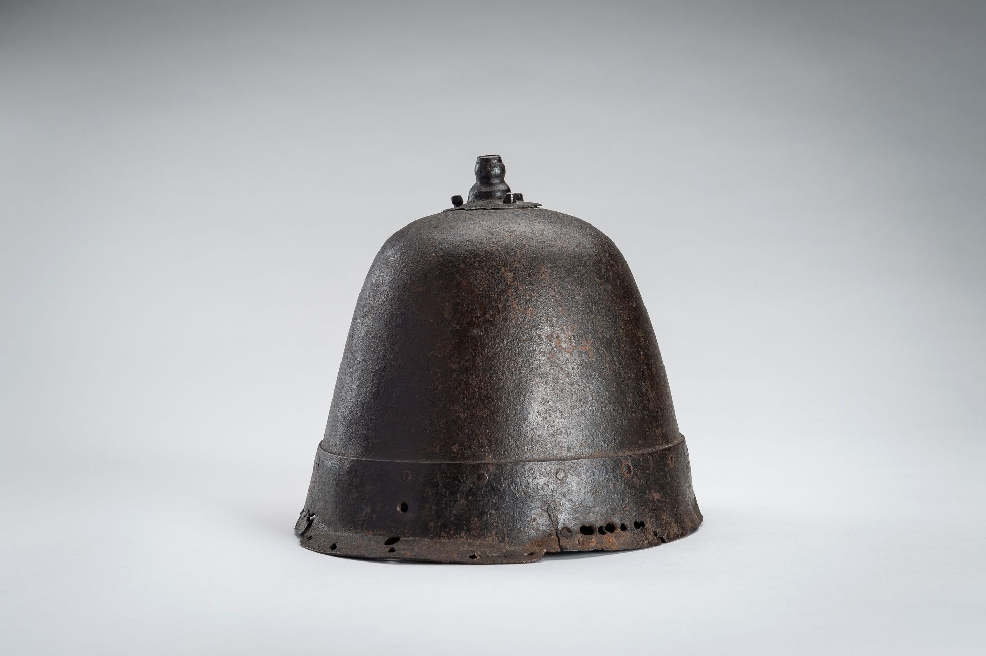 A 'KOREAN' IRON HELMET, MOMOYAMA - Bild 9 aus 14