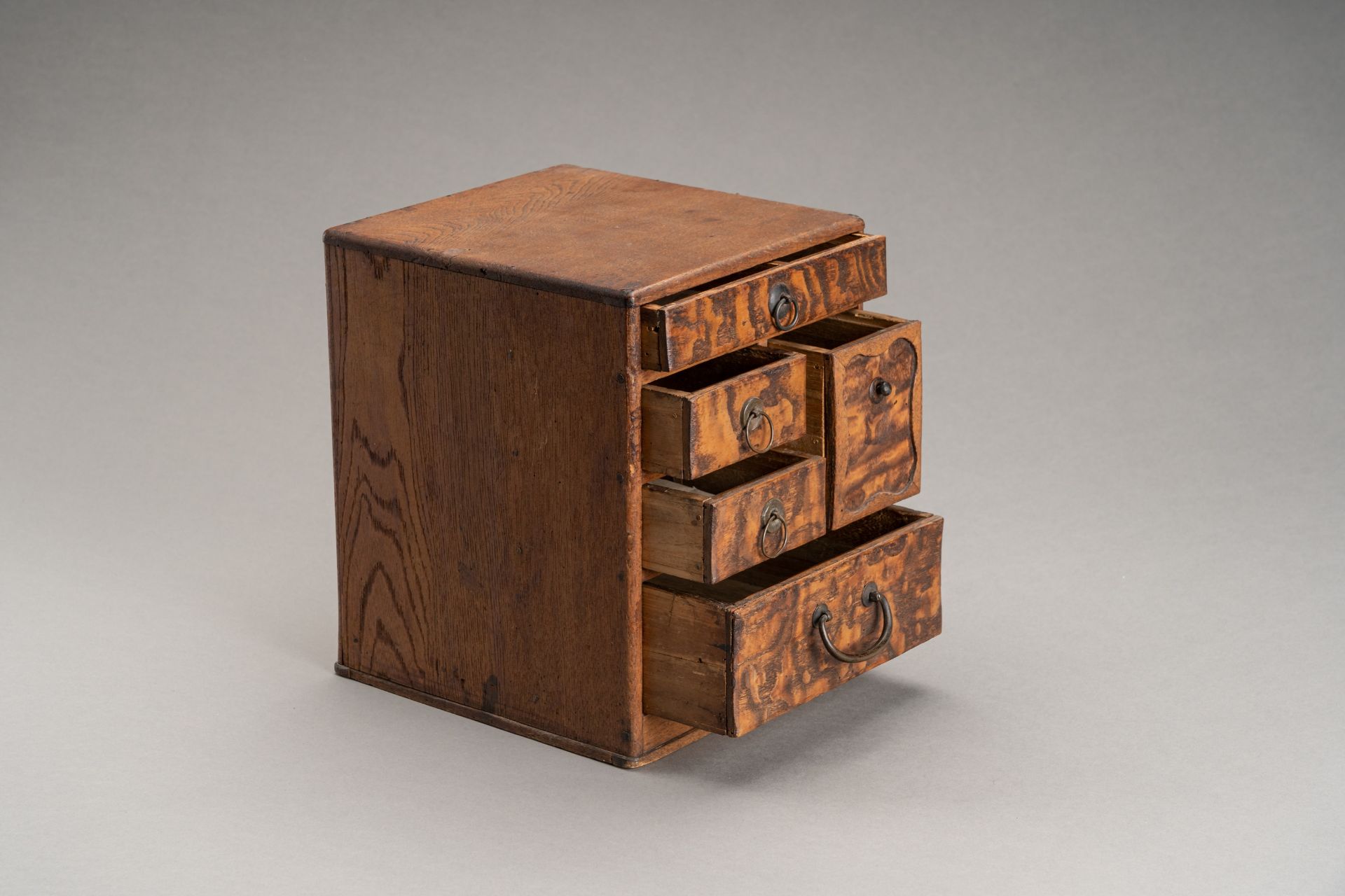 A GROUP OF THREE JAPANESE MINIATURE WOOD CABINETS, MEIJI - Image 17 of 20