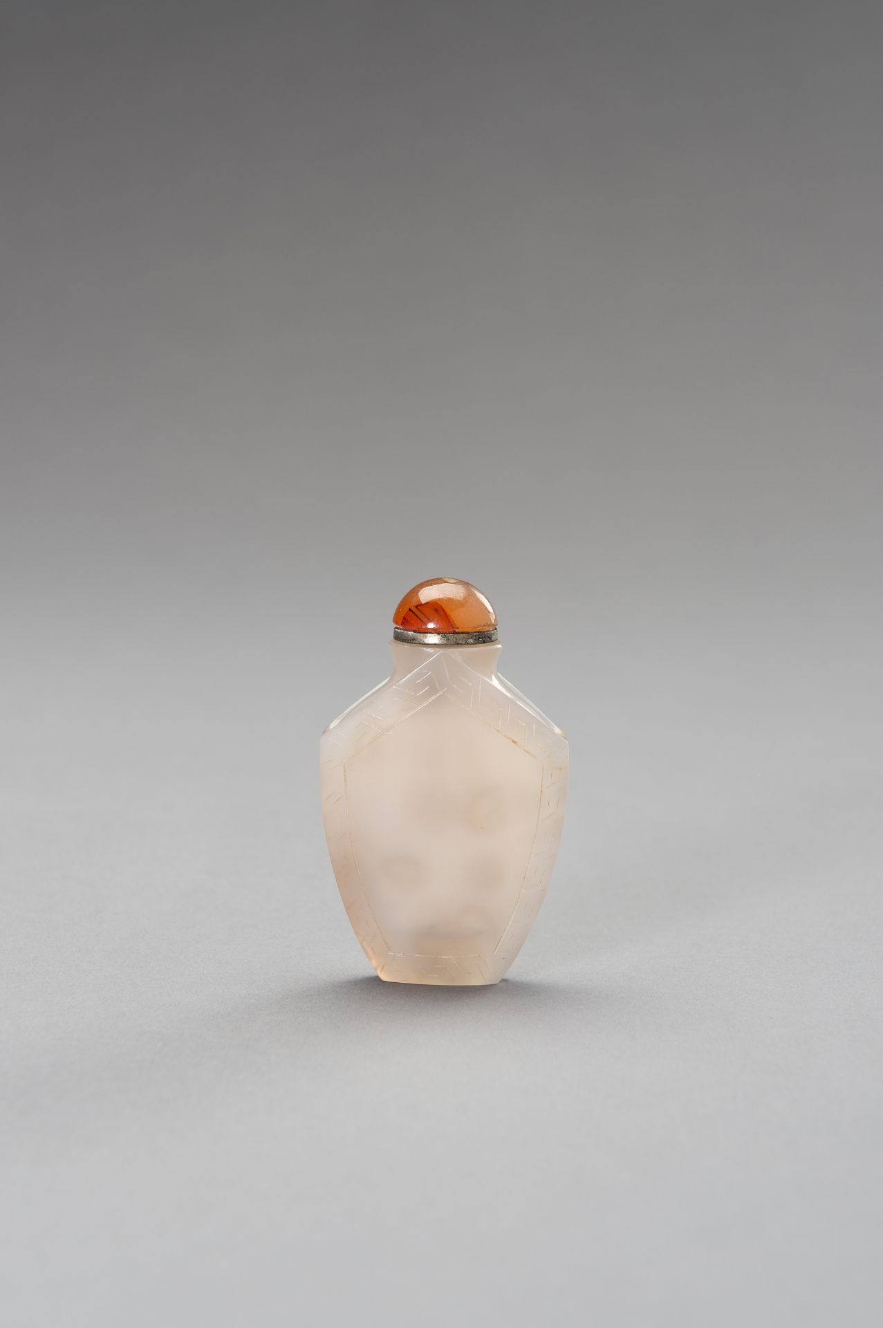 AN AGATE SNUFF BOTTLE, QING - Image 7 of 11