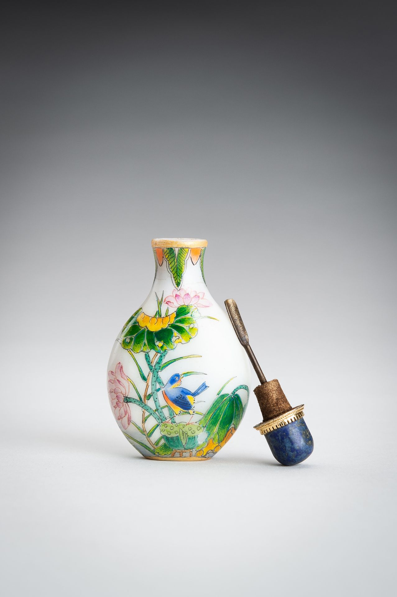 AN ENAMELED GLASS SNUFF BOTTLE WITH FLOWERS AND BIRDS, REPUBLIC - Image 9 of 13