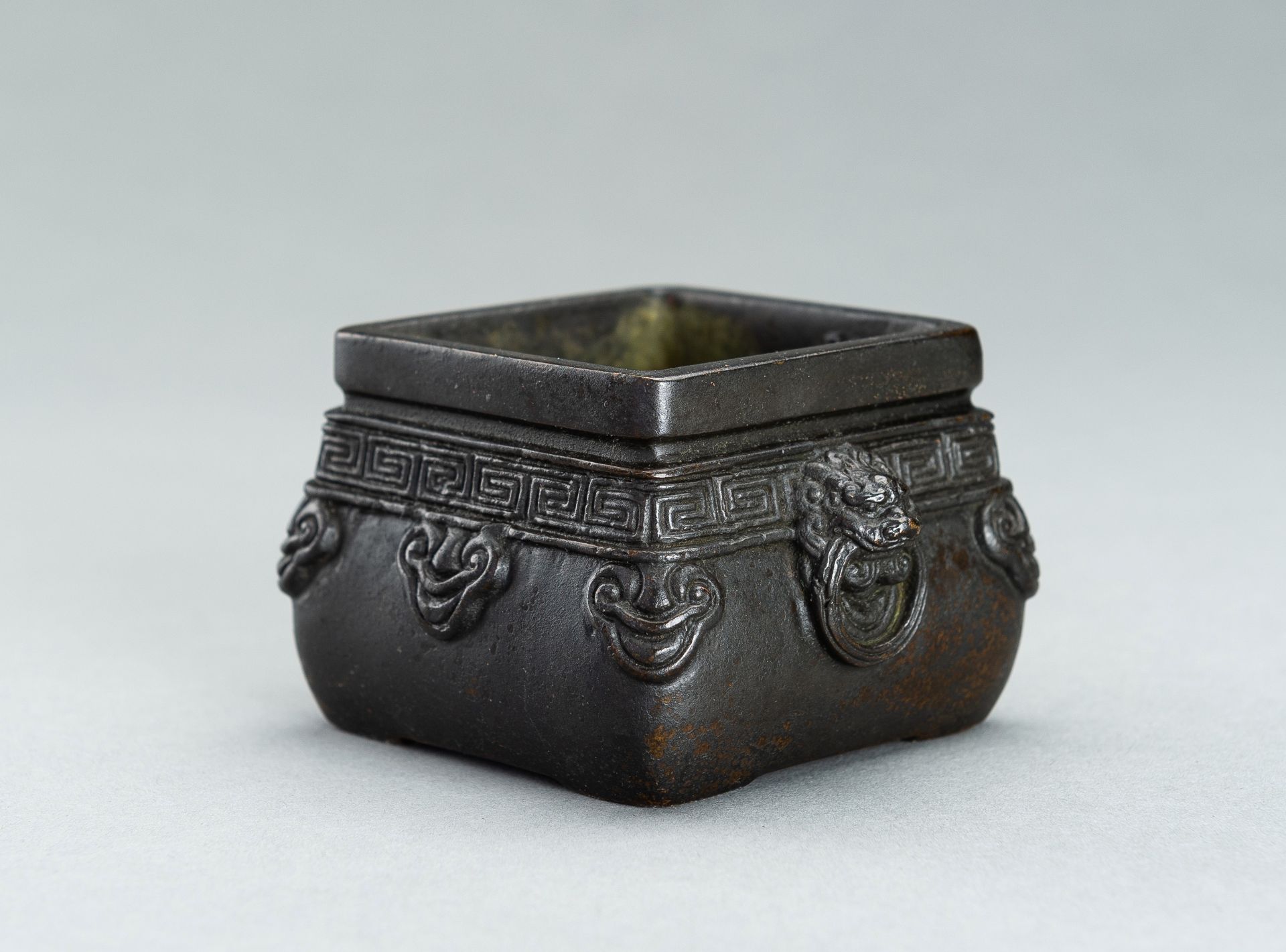 A SMALL BRONZE CENSER WITH LION MASK HANDLES, 17TH to 18th CENTURY