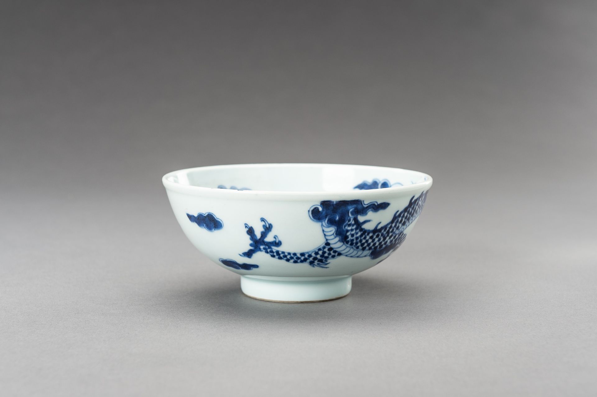 A BLUE AND WHITE 'DRAGON' PORCELAIN BOWL, 1920s - Image 4 of 14