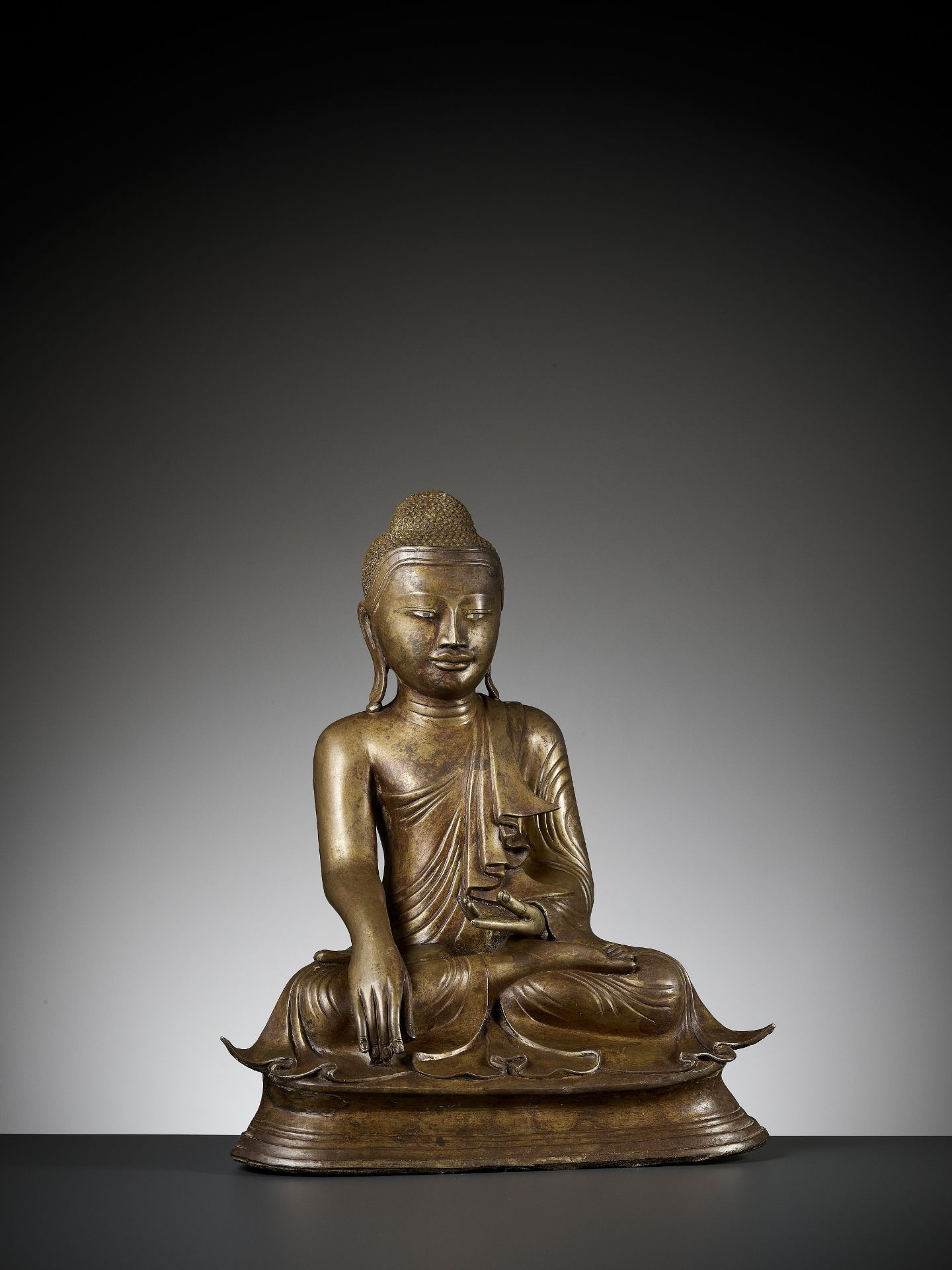 A LARGE BRONZE OF BUDDHA, SHAN STATE - Image 10 of 12