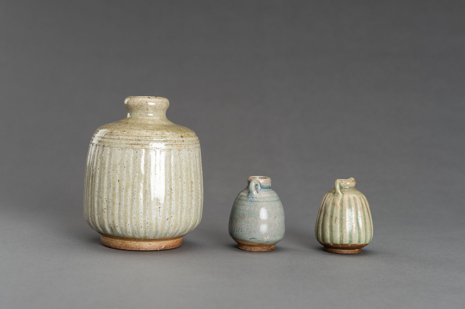 A SET OF THREE SONG-STYLE CERAMIC VASES - Bild 6 aus 12