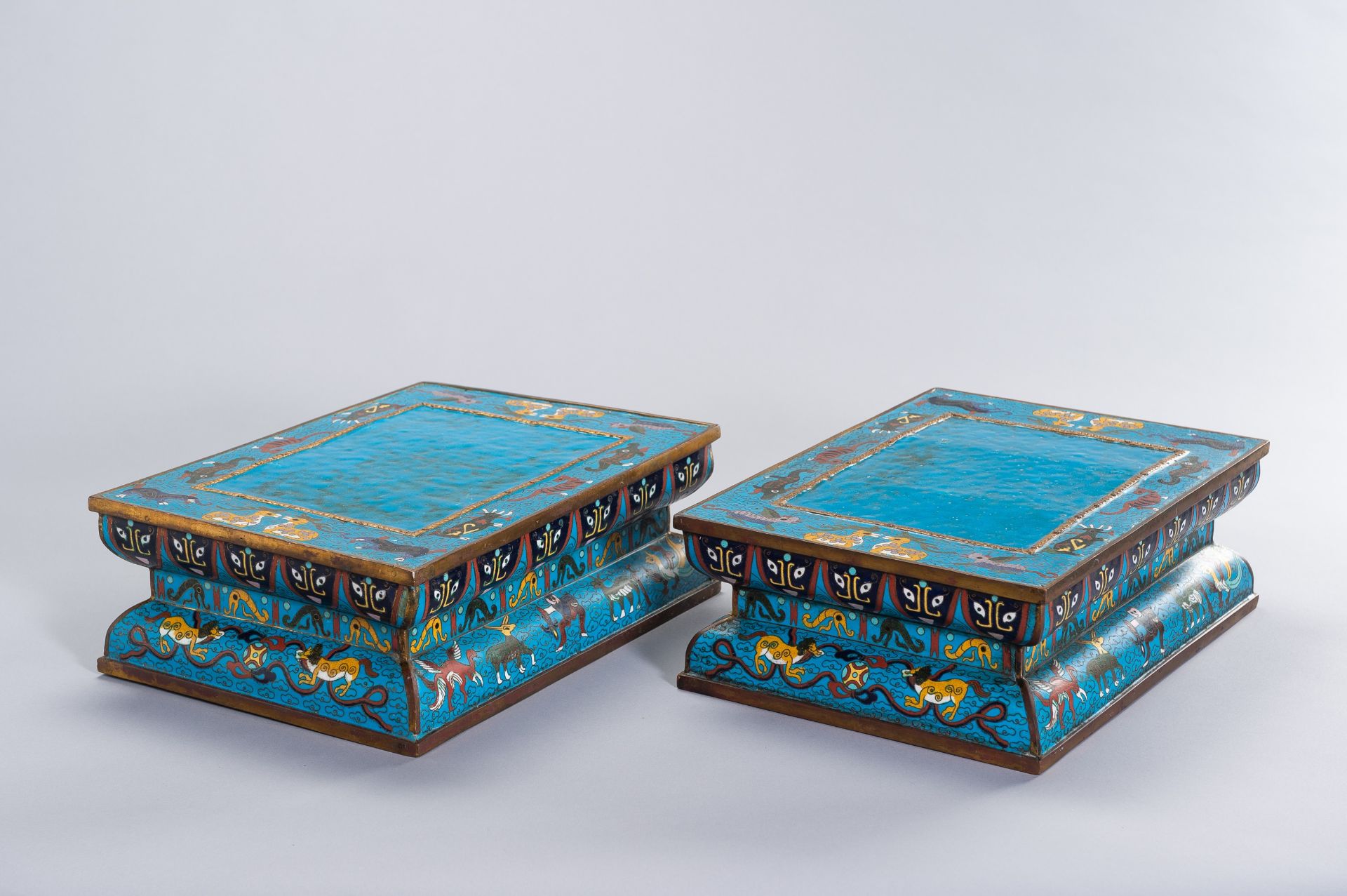 A PAIR OF LARGE GILT BRONZE CLOISONNE BASES - Image 8 of 10