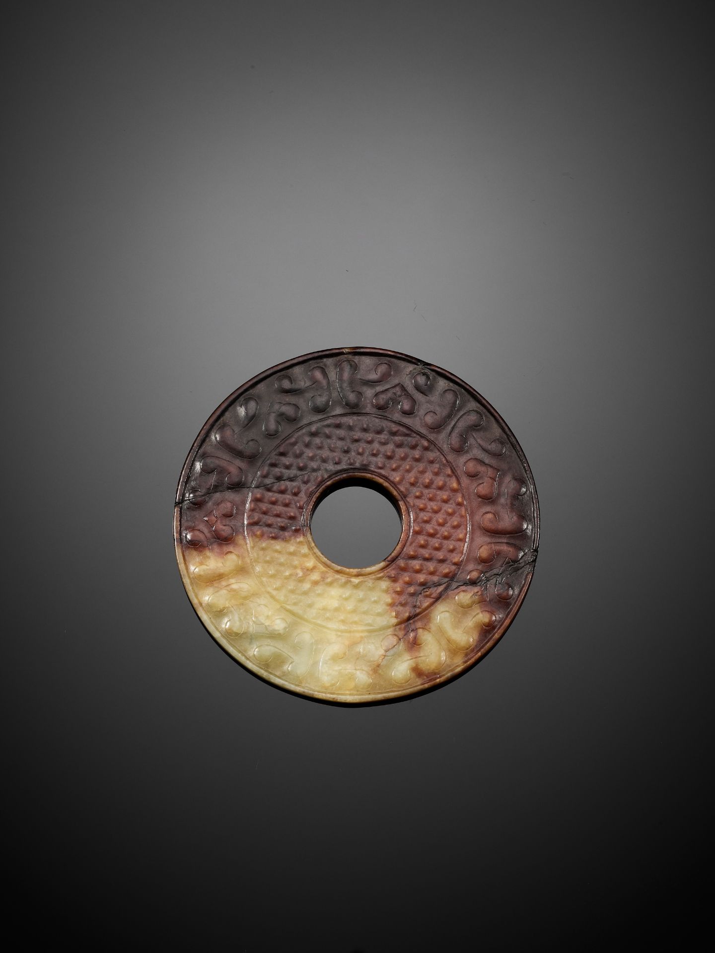 AN ARCHAISTIC PALE CELADON AND DARK RUSSET JADE BI DISC - Image 2 of 4