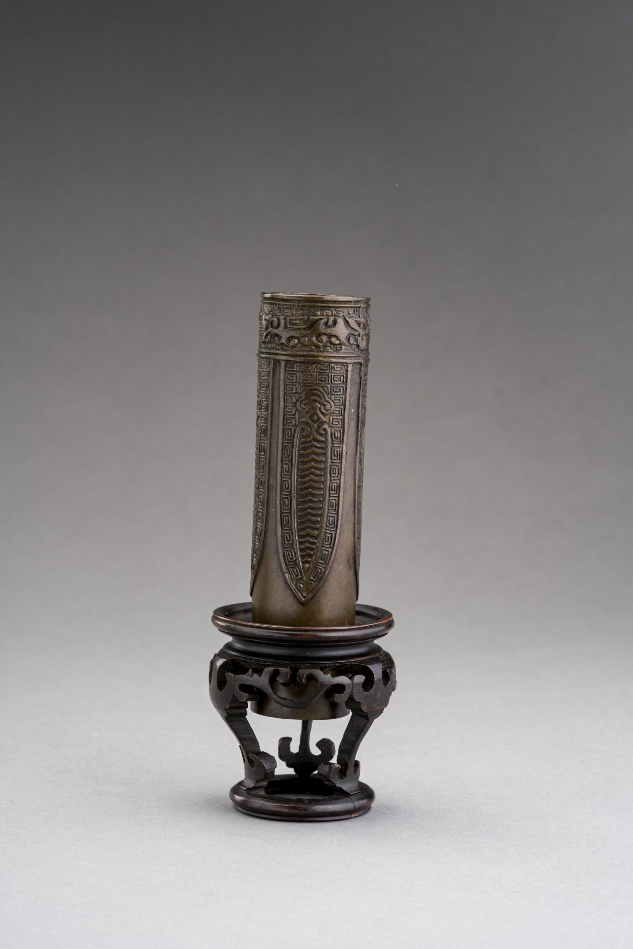 A BRONZE CYLINDRICAL VESSEL WITH CICADAS - Image 3 of 13