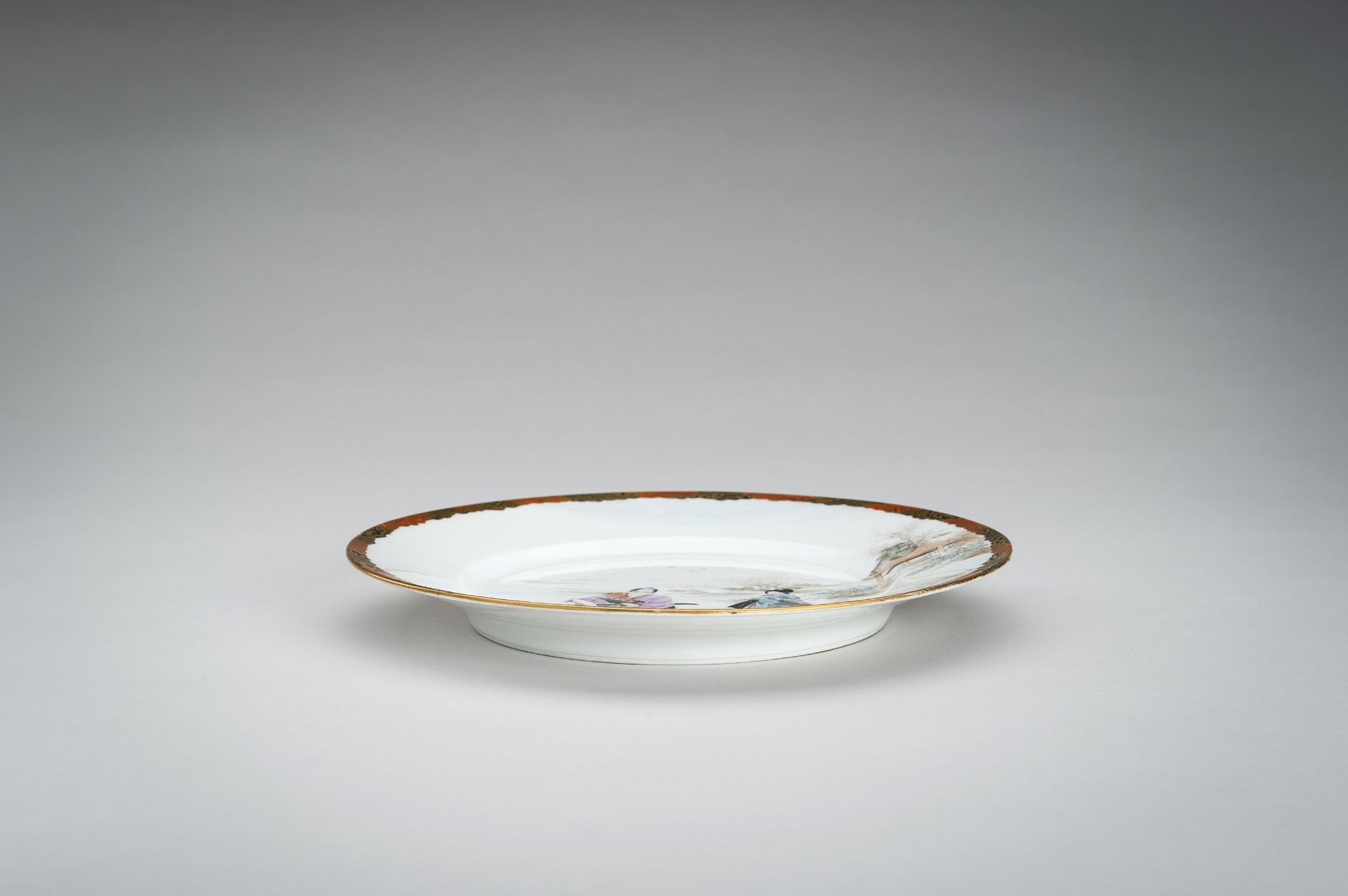 IMURA HIKOJIRO: A FINE SETO YOKOHAMA PORCELAIN PLATE, 19th CENTURY - Bild 5 aus 9