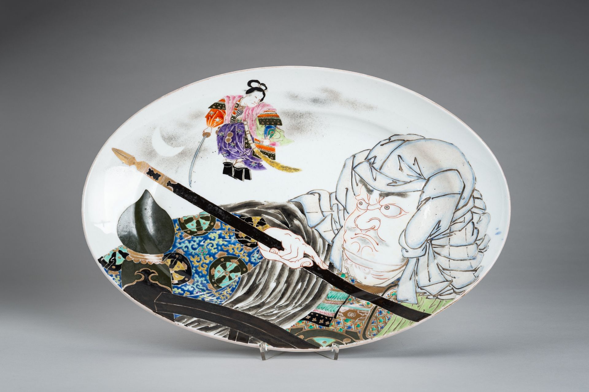 A LARGE PORCELAIN PLATE WITH BENKEI AND USHIWAKAMARU, MEIJI PERIOD - Image 4 of 9